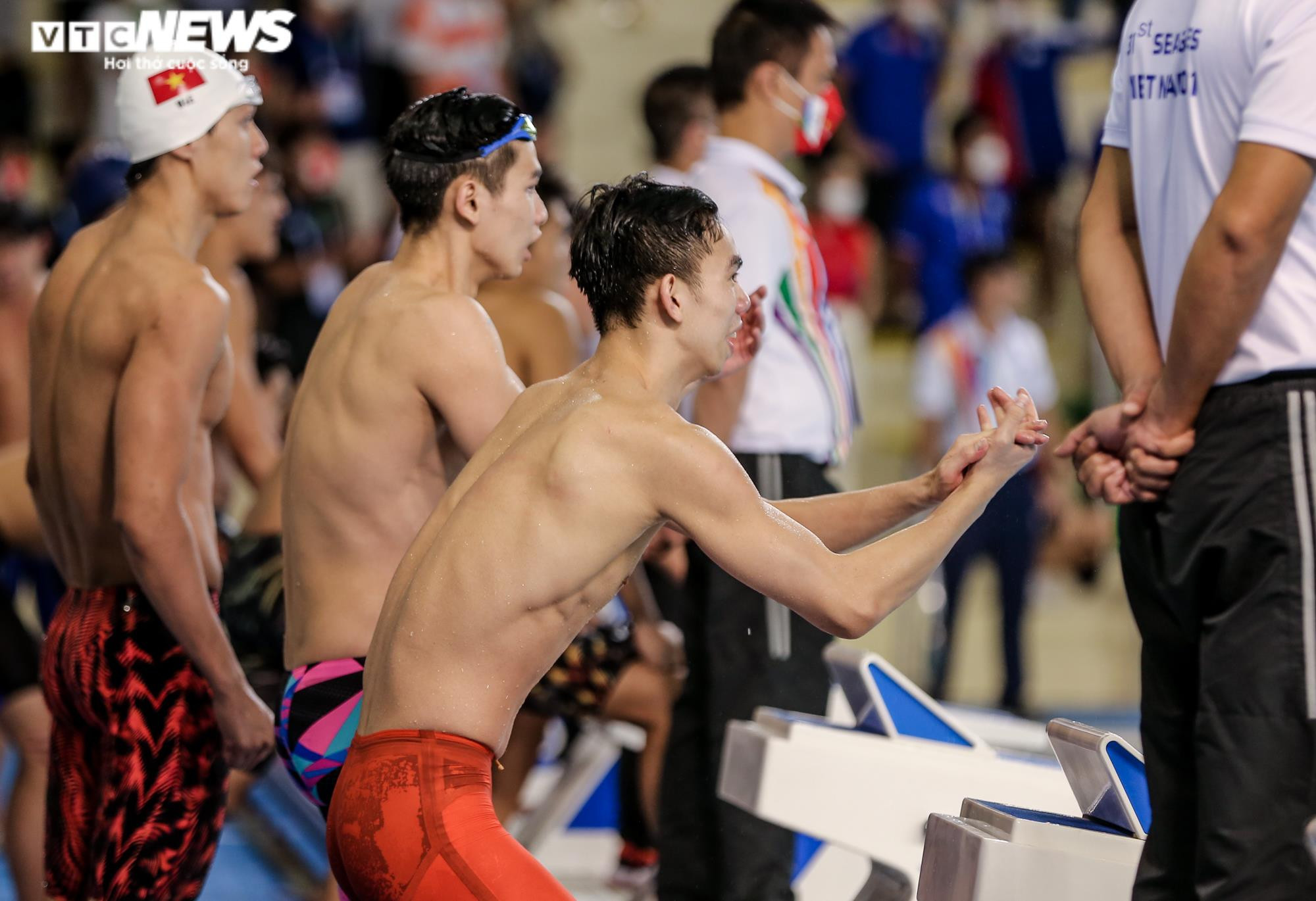 Bơi Việt Nam giành HCV lịch sử, đánh bại Singapore cực mạnh của Joseph Schooling - 6