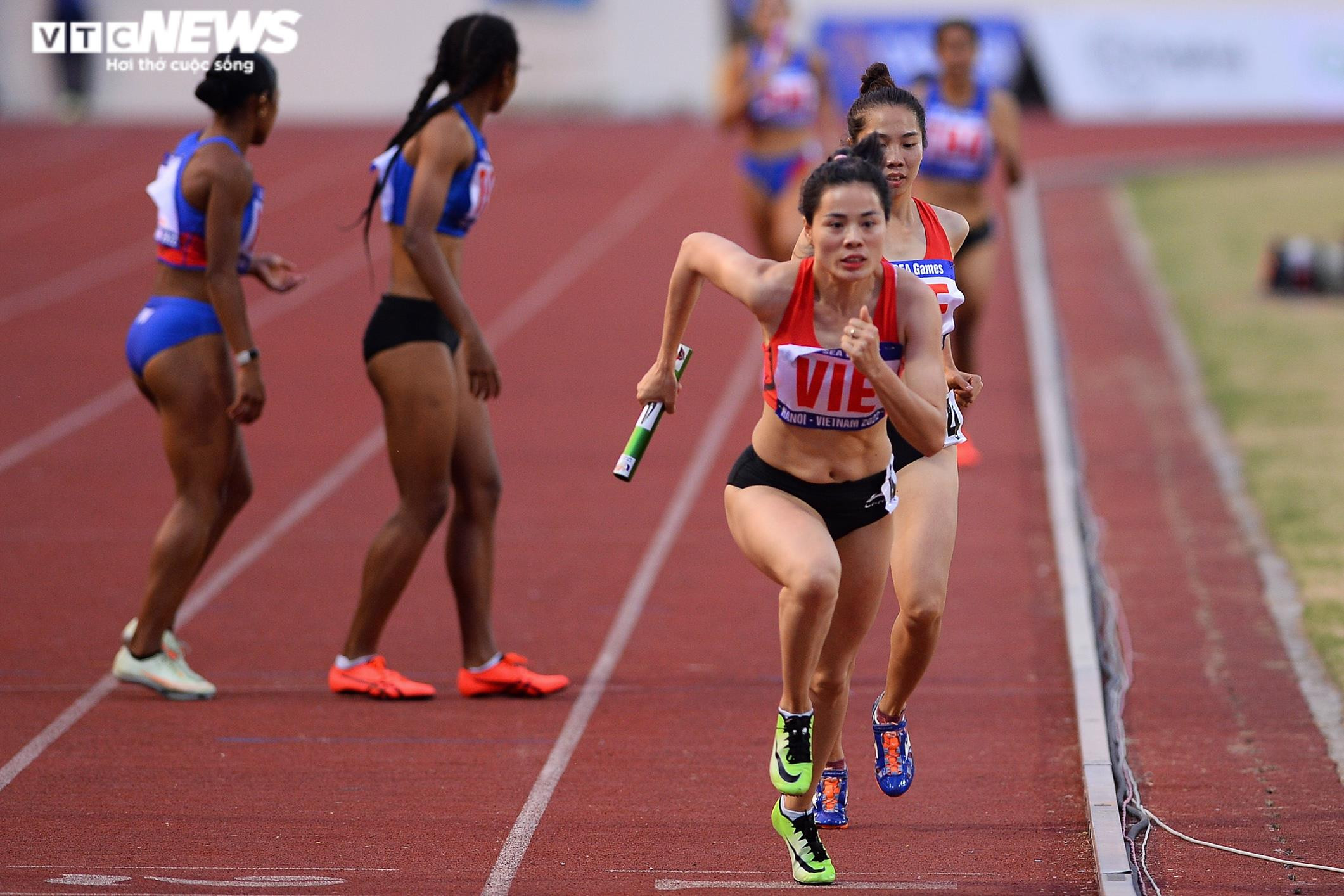 Áp đảo Thái Lan, điền kinh Việt Nam thống trị đường chạy 4x400m nữ - 7