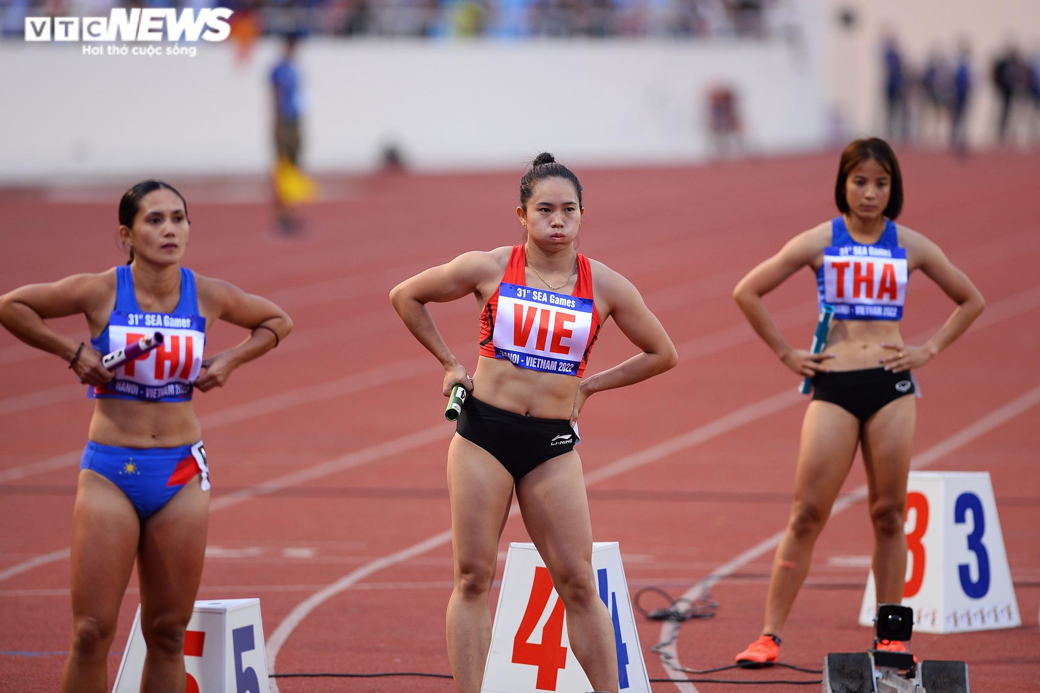 Áp đảo Thái Lan, điền kinh Việt Nam thống trị đường chạy 4x400m nữ - 1