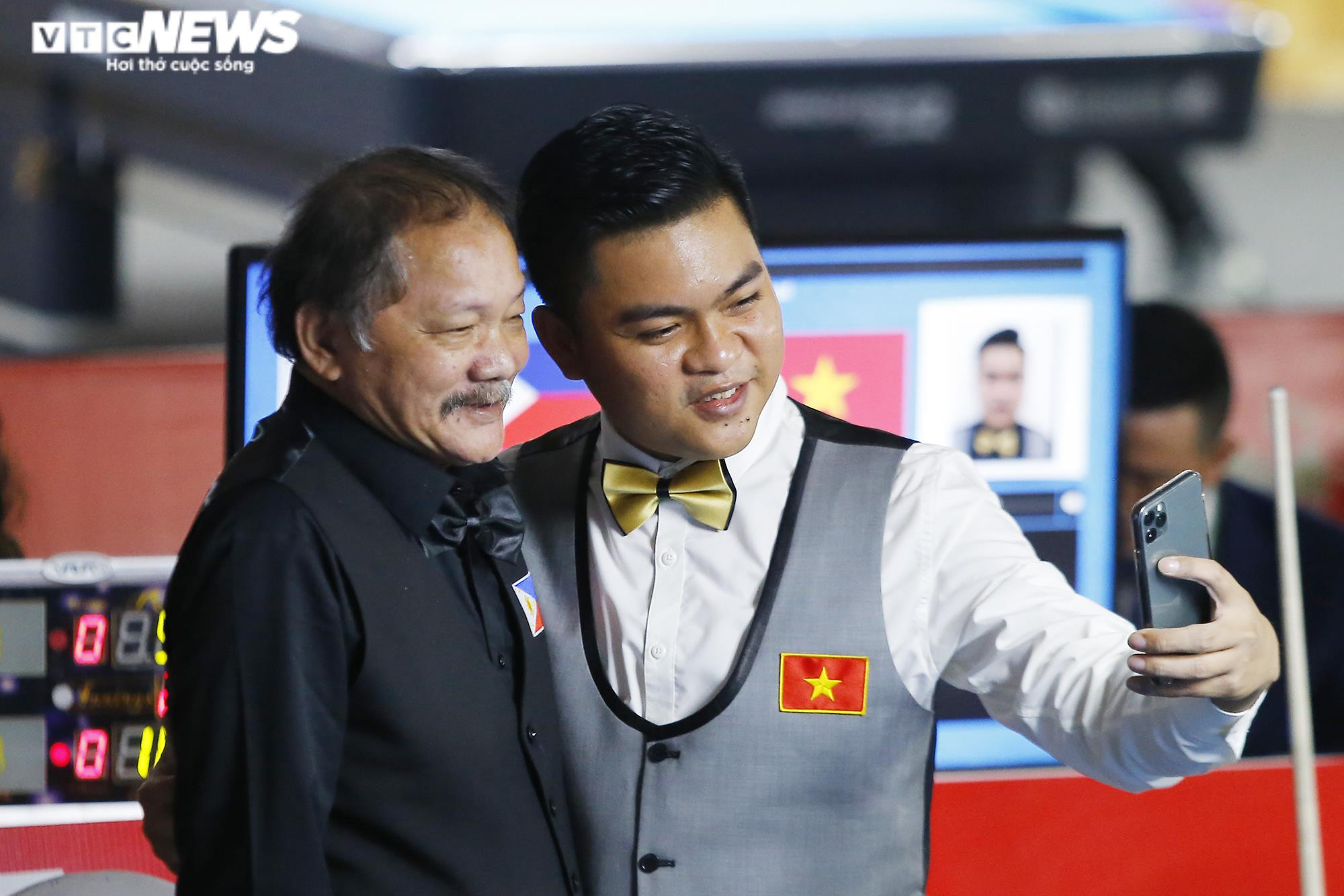 'Phù thuỷ' Efren Reyes trầm trồ trước đường cơ ảo diệu của cao thủ Việt Nam - 11