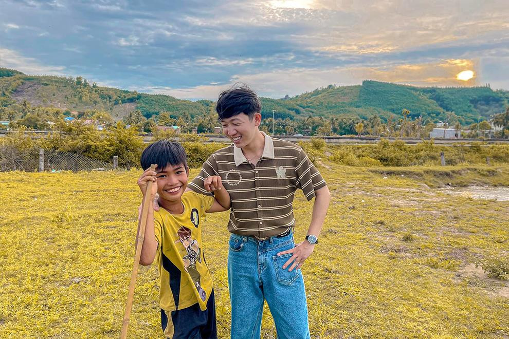 Thầy giáo 9x 'bỏ phố về quê', sở hữu kênh Tiktok hơn 400 nghìn người theo dõi - 7