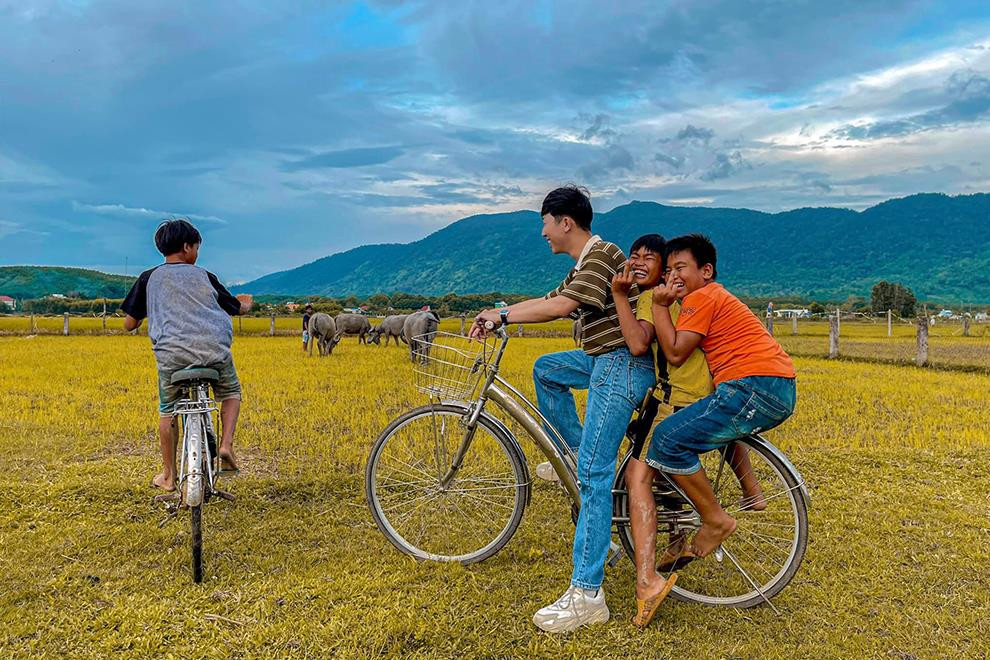 Thầy giáo 9x 'bỏ phố về quê', sở hữu kênh Tiktok hơn 400 nghìn người theo dõi - 6