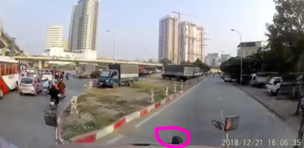 'Xe lớn đền xe bé': Hết lòng vì nạn nhân đi sai, vẫn bị họ ngoảnh mặt tại tòa - 1