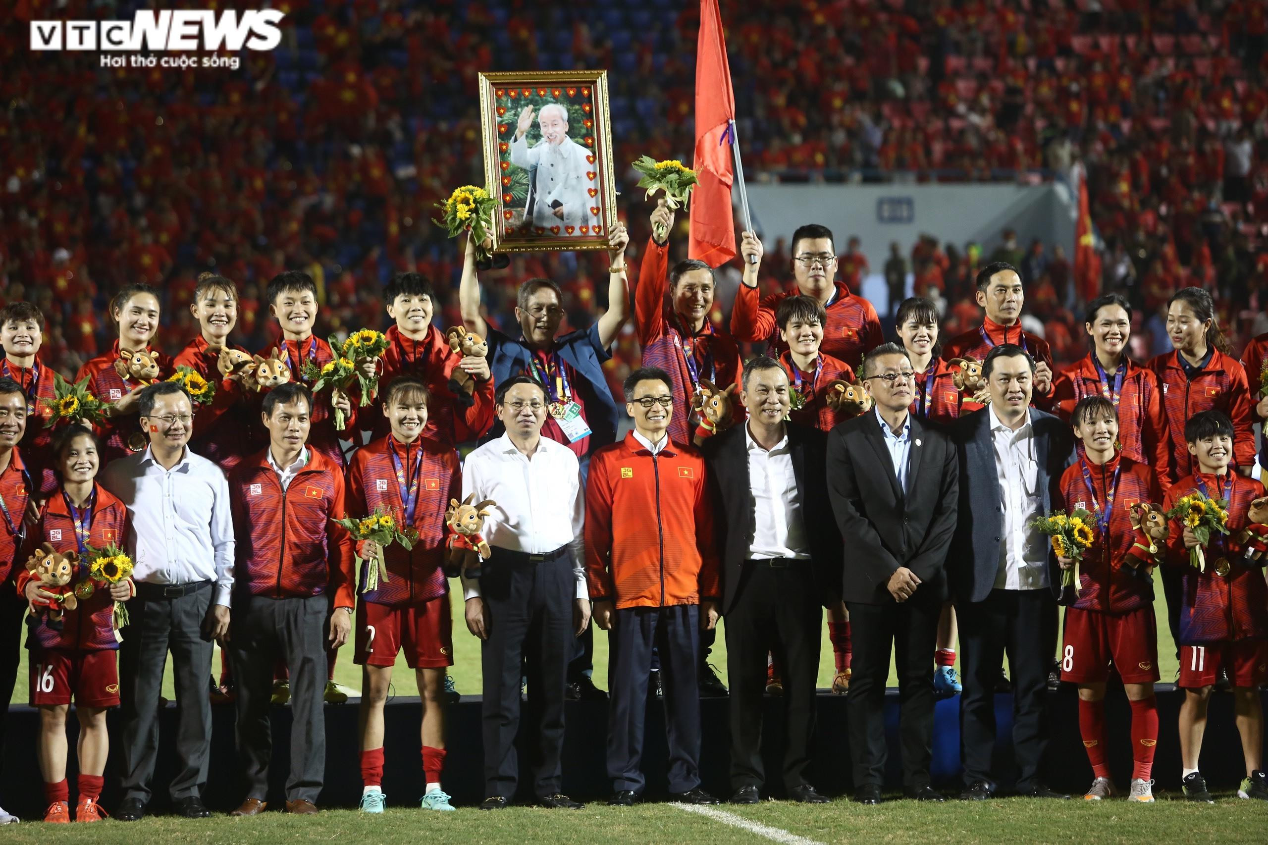 Sống trọn khoảnh khắc tuyển nữ Việt Nam lần thứ 7 giành HCV SEA Games - 7