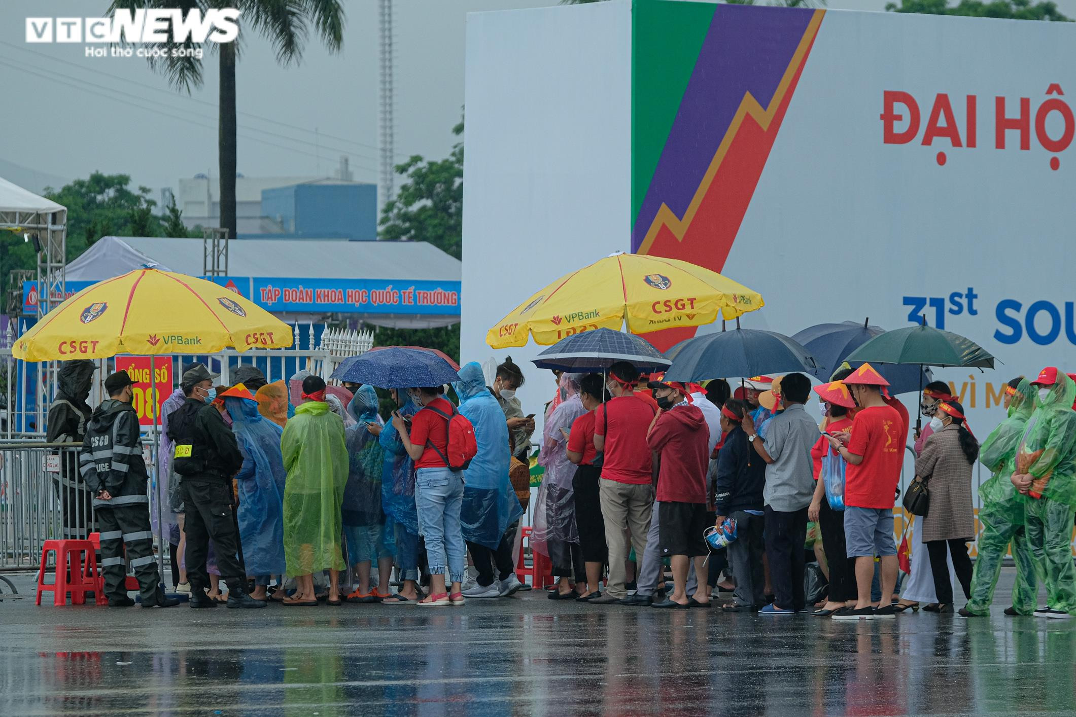 Vạn người đổ về sân Mỹ Đình cổ vũ U23 Việt Nam đại chiến U23 Thái Lan - 2