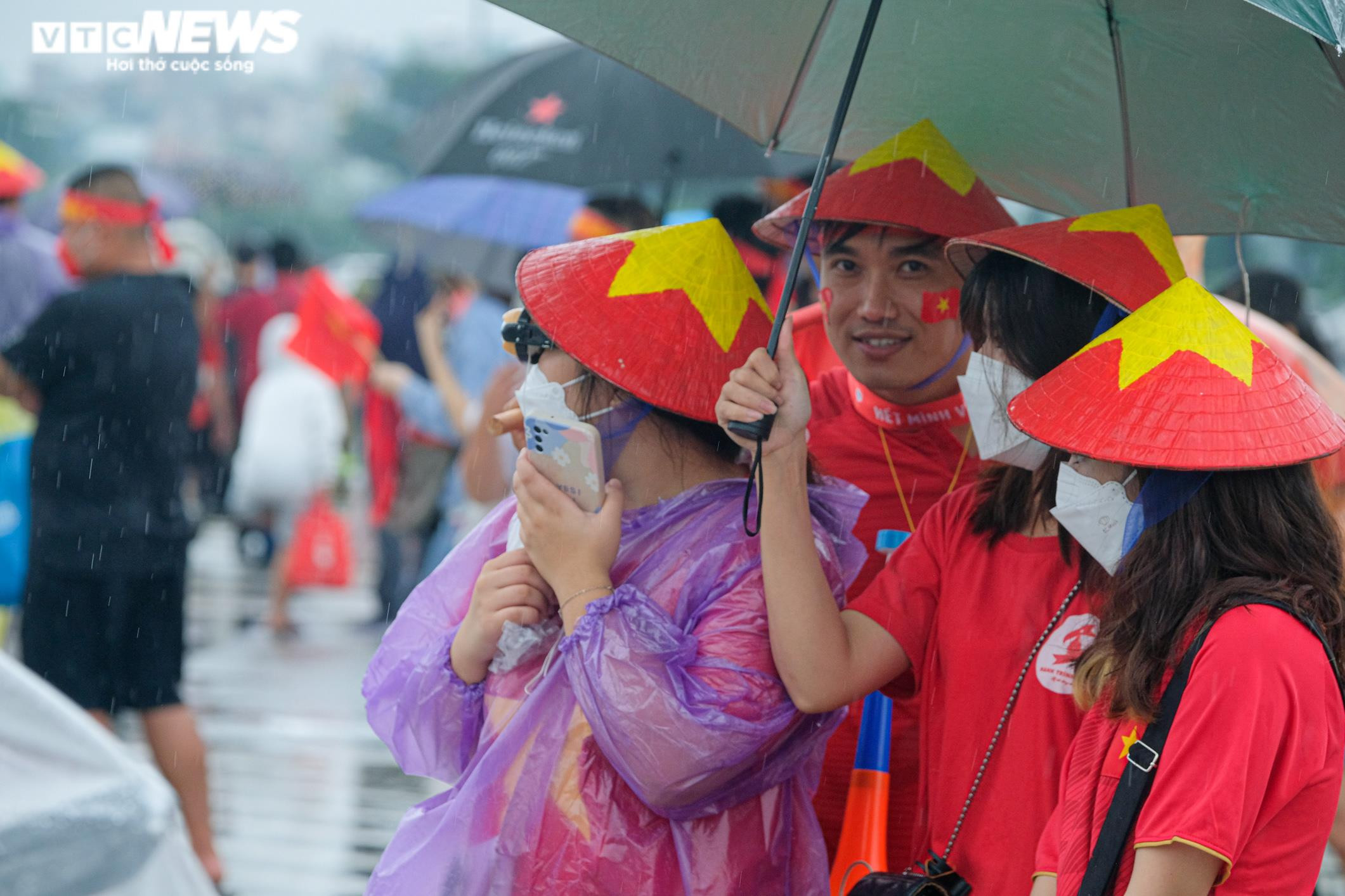 Vạn người đổ về sân Mỹ Đình cổ vũ U23 Việt Nam đại chiến U23 Thái Lan - 9