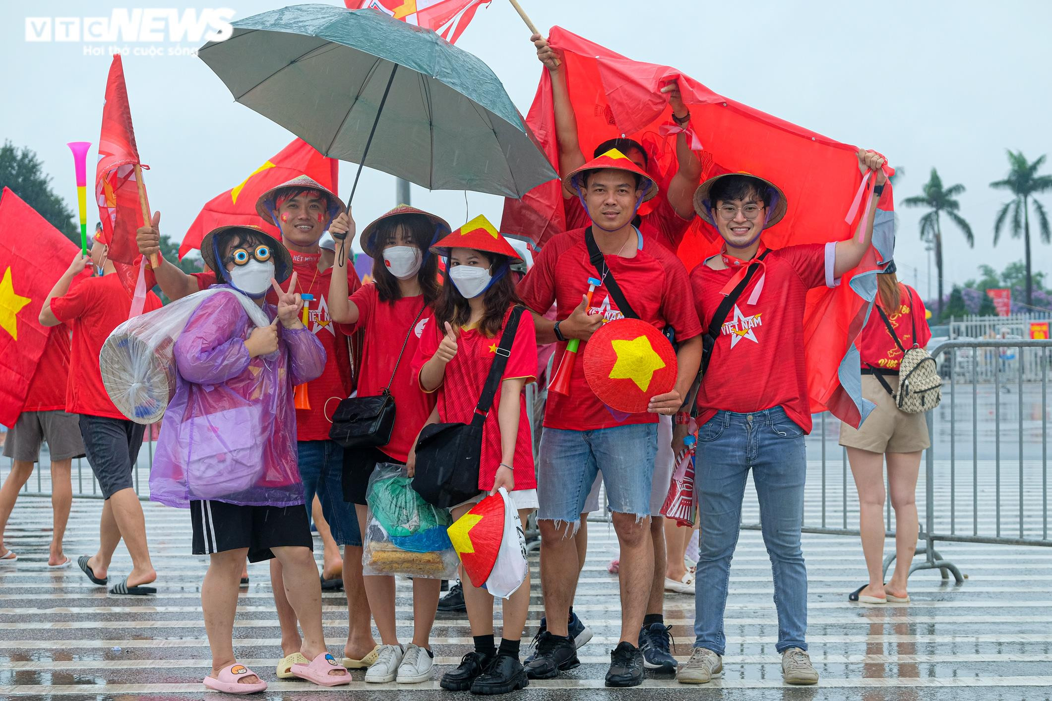 Vạn người đổ về sân Mỹ Đình cổ vũ U23 Việt Nam đại chiến U23 Thái Lan - 7