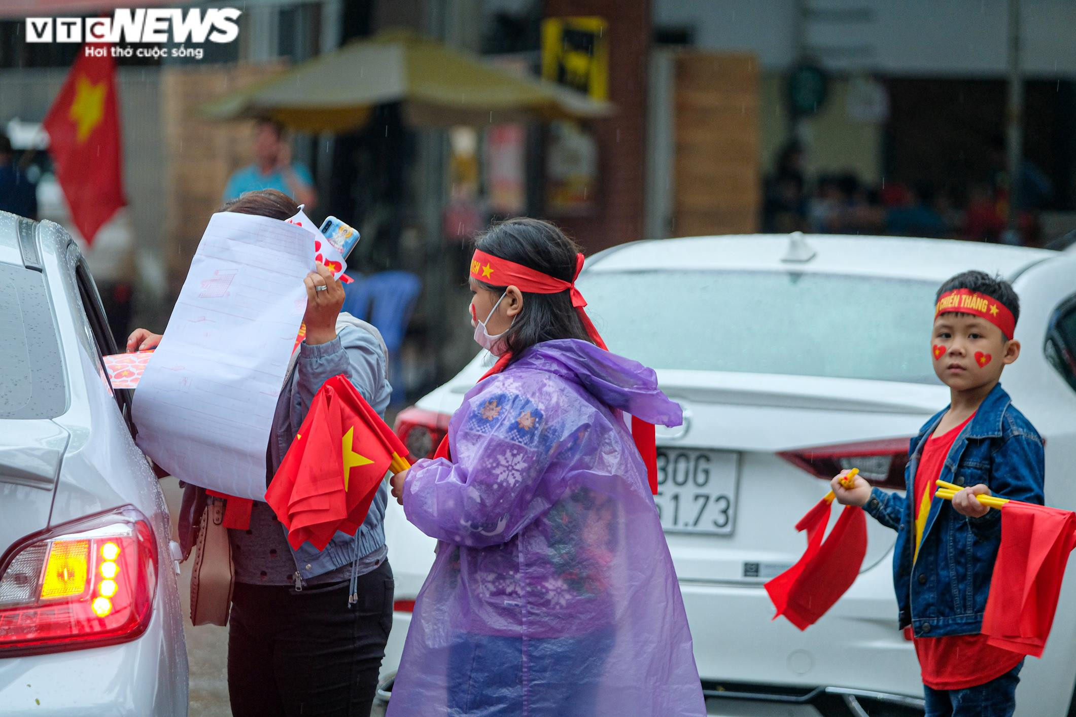 Vạn người đổ về sân Mỹ Đình cổ vũ U23 Việt Nam đại chiến U23 Thái Lan - 13