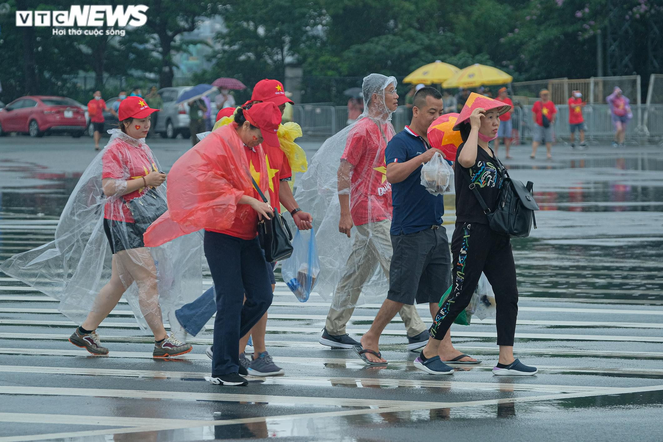 Vạn người đổ về sân Mỹ Đình cổ vũ U23 Việt Nam đại chiến U23 Thái Lan - 4