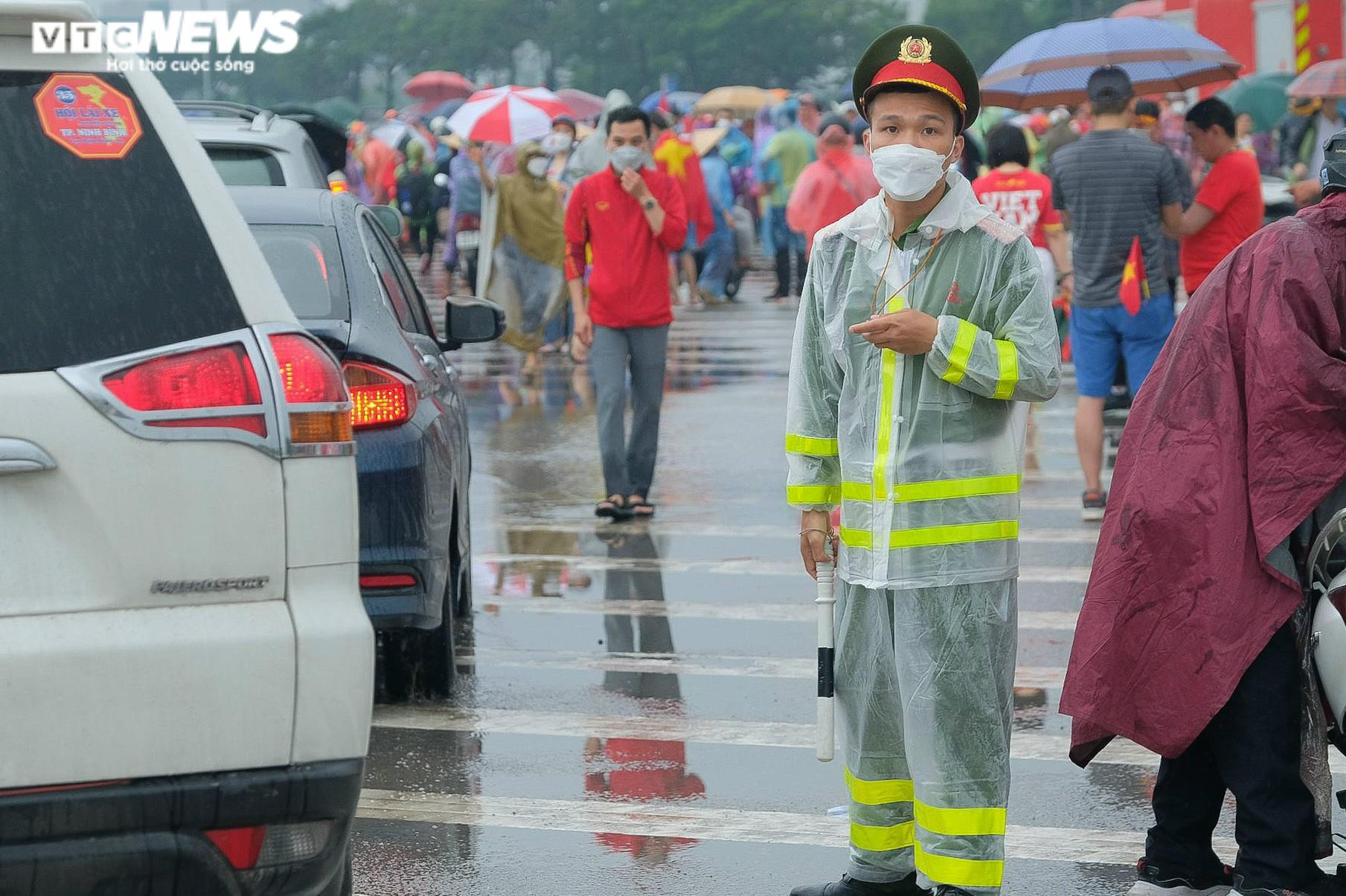 Vạn người đổ về sân Mỹ Đình cổ vũ U23 Việt Nam đại chiến U23 Thái Lan - 15
