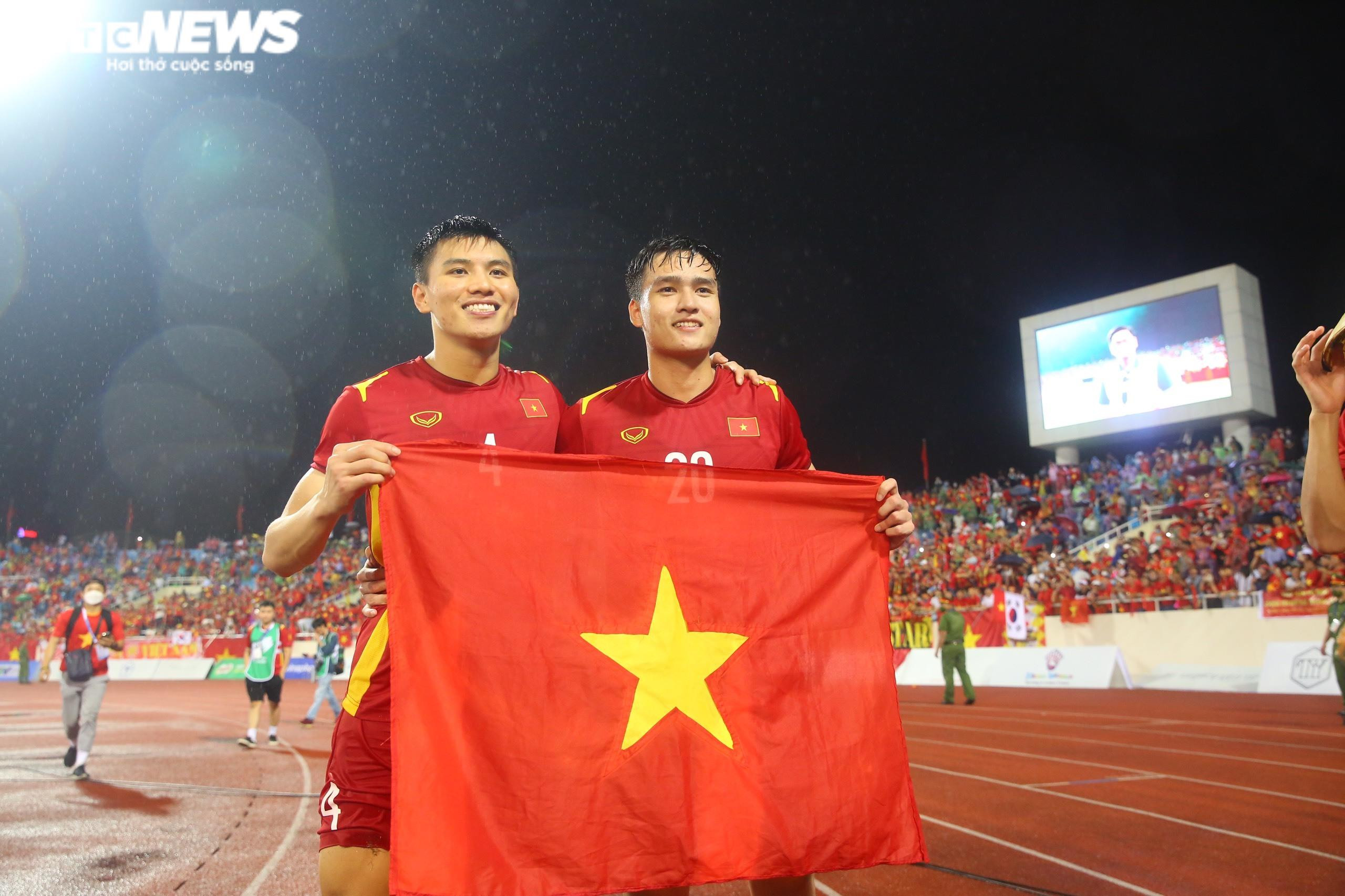 U23 Việt Nam ăn mừng chiến tích lịch sử, bảo vệ thành công HCV SEA Games - 3