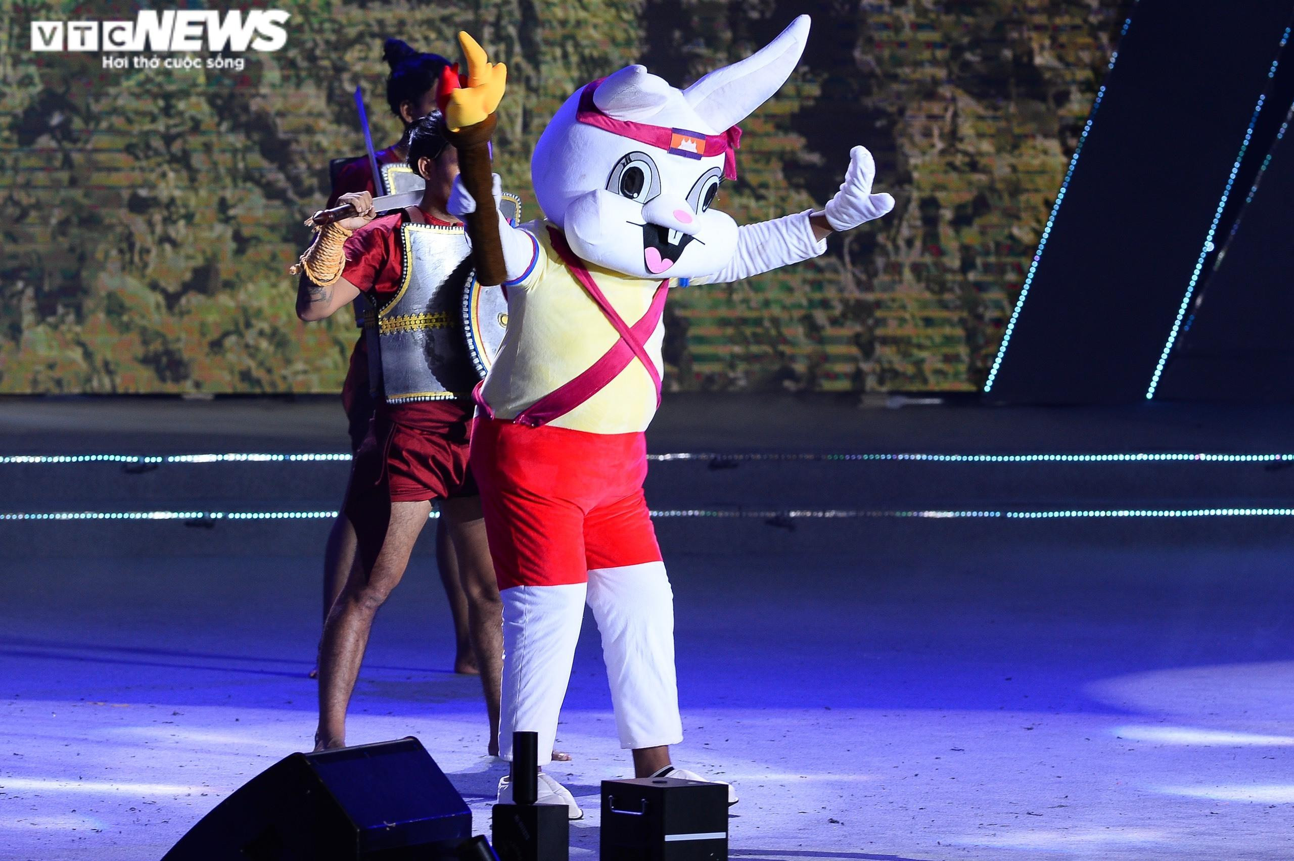 Bế mạc SEA Games 31, hẹn gặp lại ở Campuchia 2023 - 12