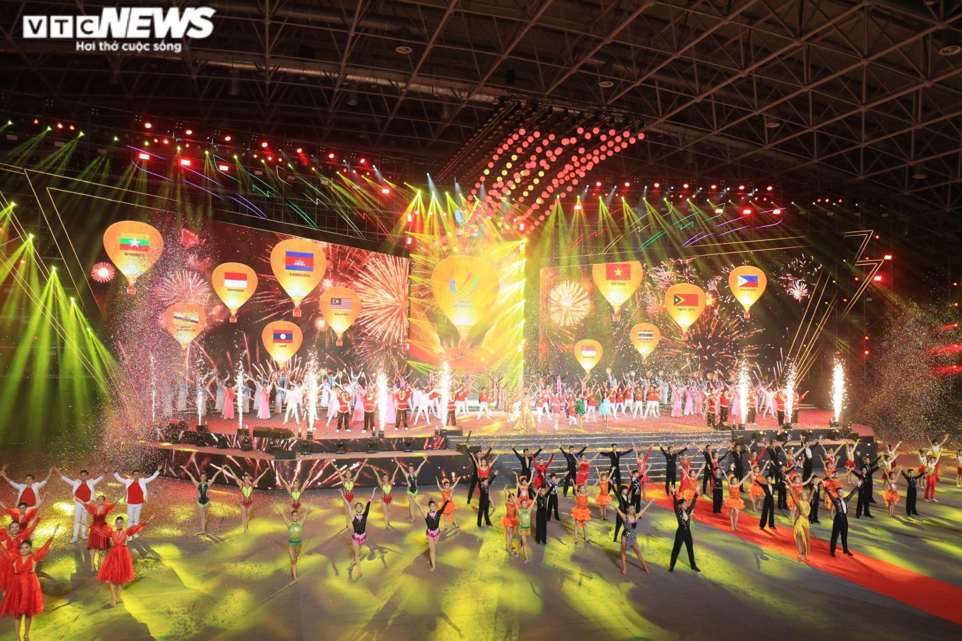 Bế mạc SEA Games 31, hẹn gặp lại ở Campuchia 2023 - 13