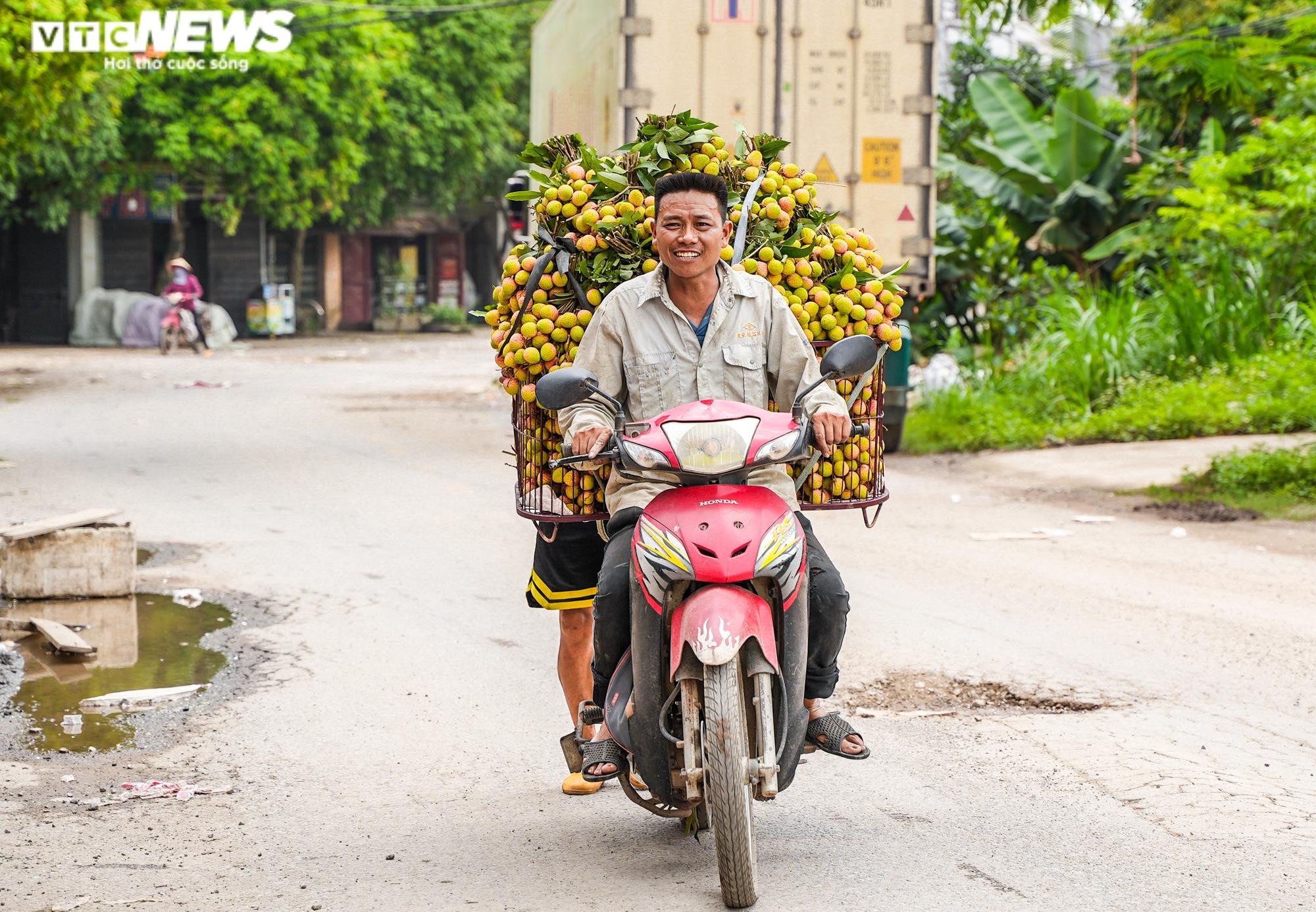 Ảnh: Niềm vui được mùa tại thủ phủ vải sớm Tân Yên, Bắc Giang - 11