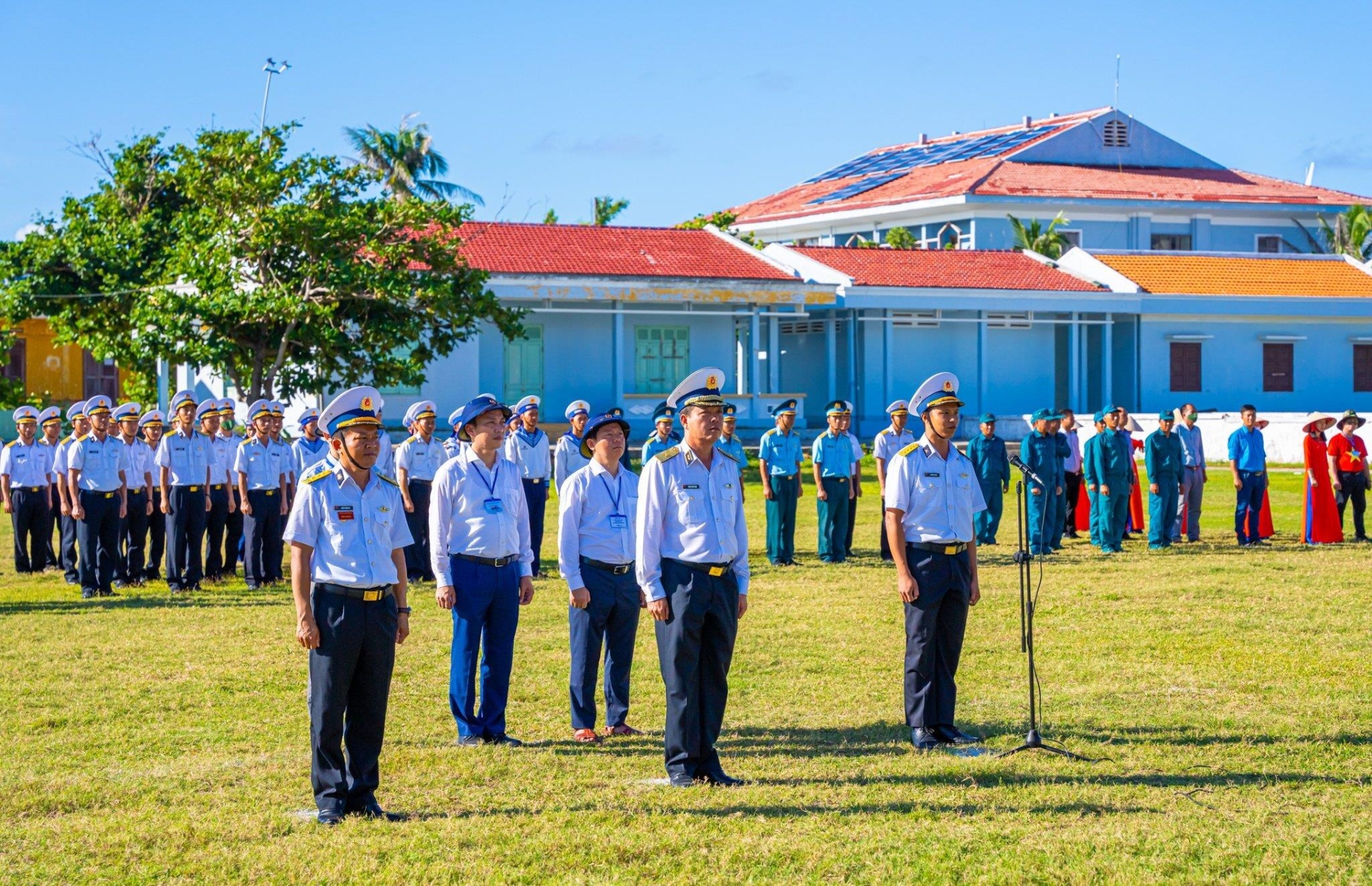 Ảnh: Lễ chào cờ đặc biệt trên đảo Song Tử Tây - 4