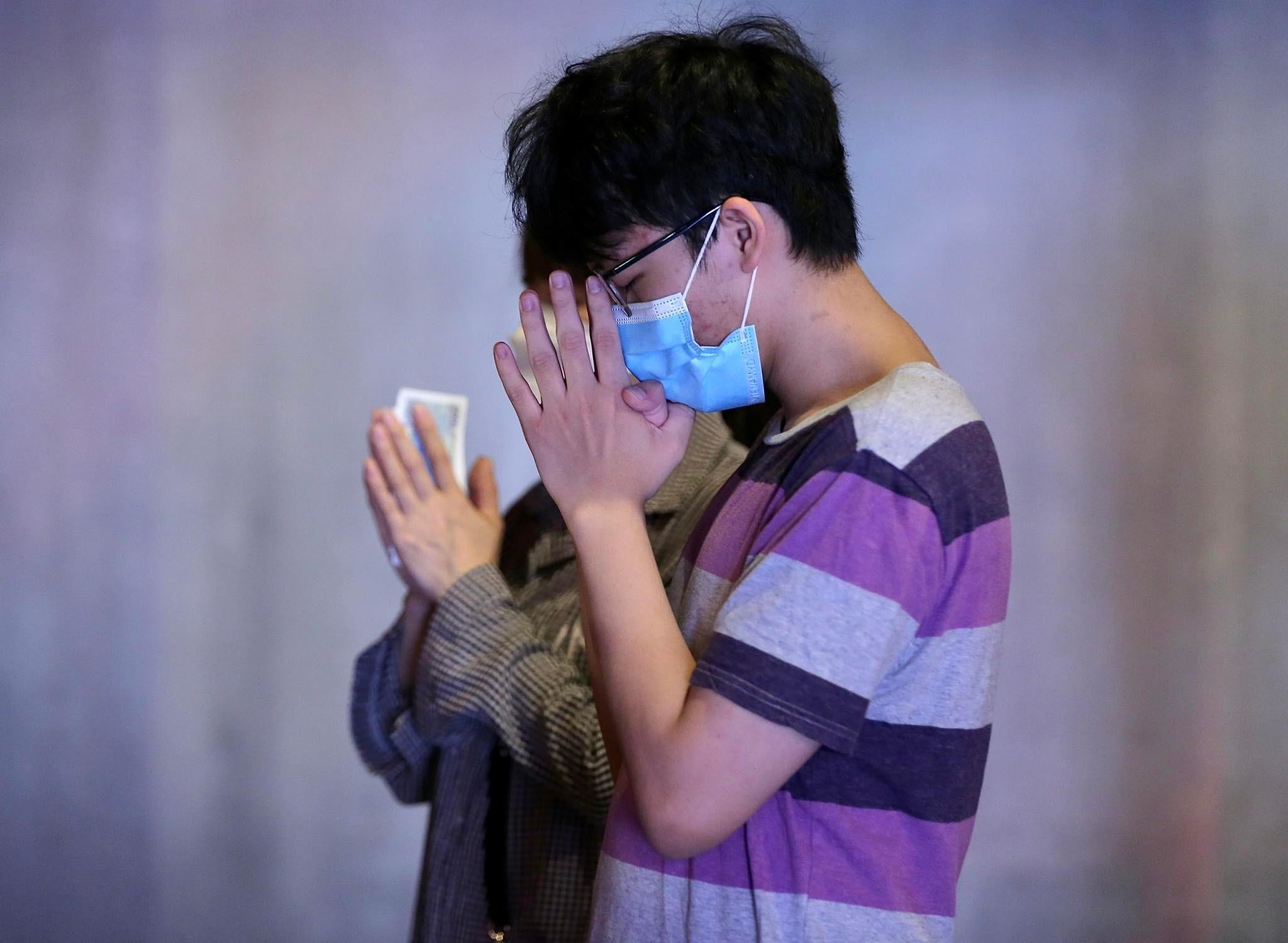 Ảnh: Nườm nượp sĩ tử đến Văn Miếu xin chữ, cầu may trước kỳ thi vào lớp 10 - 7