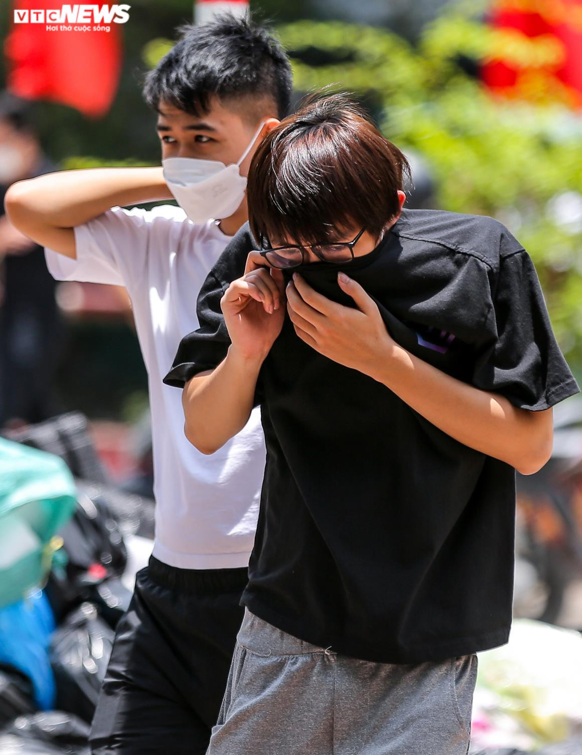 Ảnh: Rác thải chất đống, bốc mùi hôi thối trên nhiều tuyến phố Hà Nội - 4