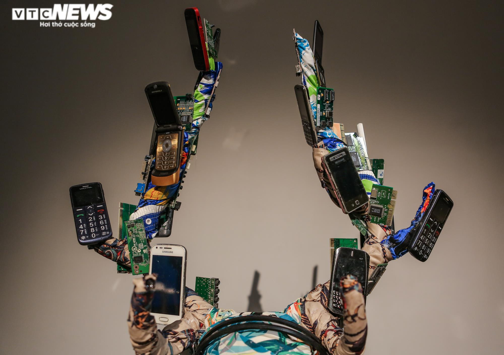 Ảnh: Chiêm ngưỡng những tác phẩm nghệ thuật chế tác từ đồ cũ - 7