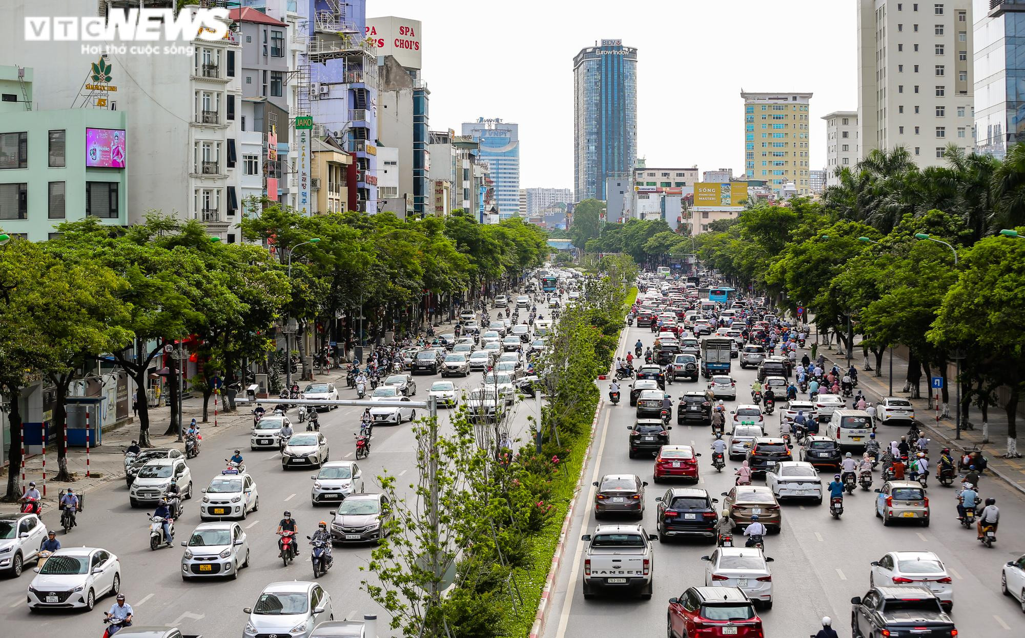 Giao thông ùn tắc tại một số điểm phân luồng ở Hà Nội ngày đầu tuần - 14