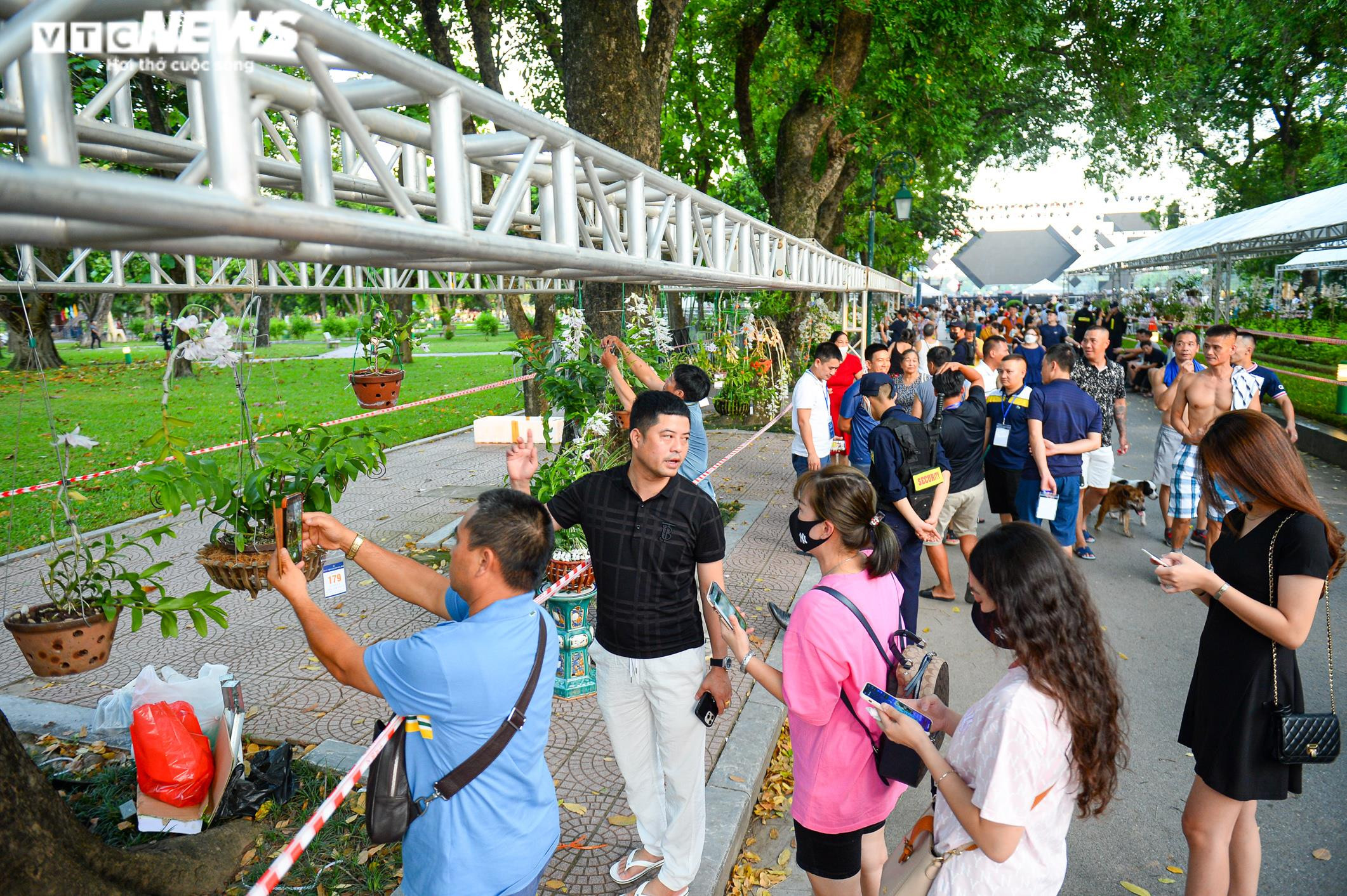 Chàng trai vượt hơn 1700km mang khao khát Lan Var ra Hà Nội - 11