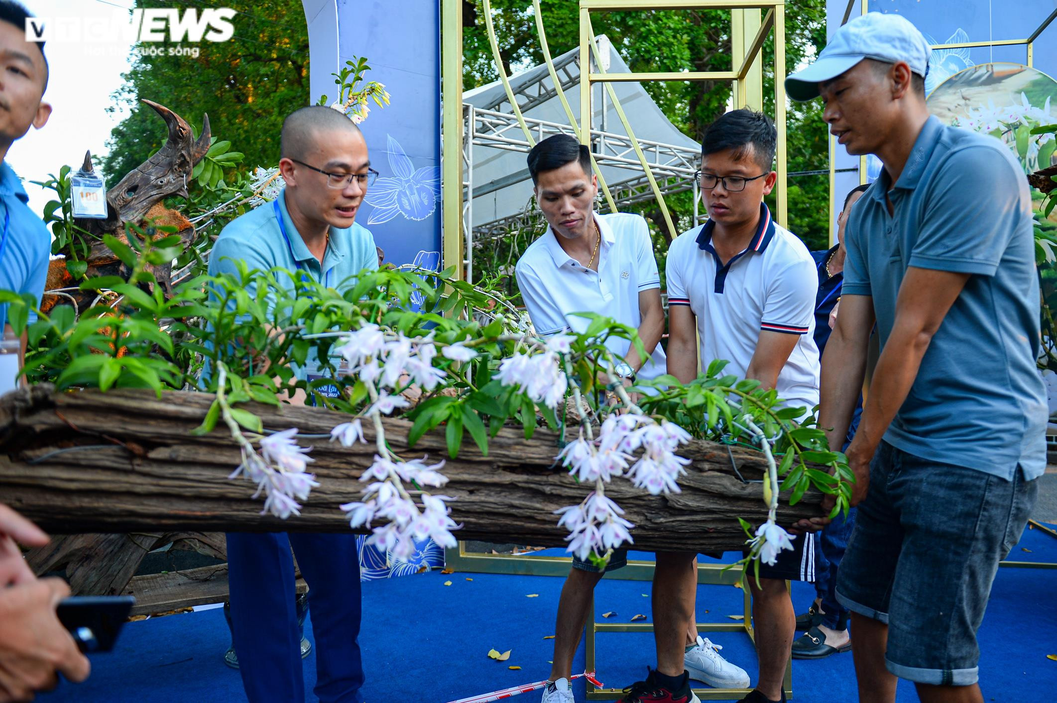 Chàng trai vượt hơn 1700km mang khao khát Lan Var ra Hà Nội - 6