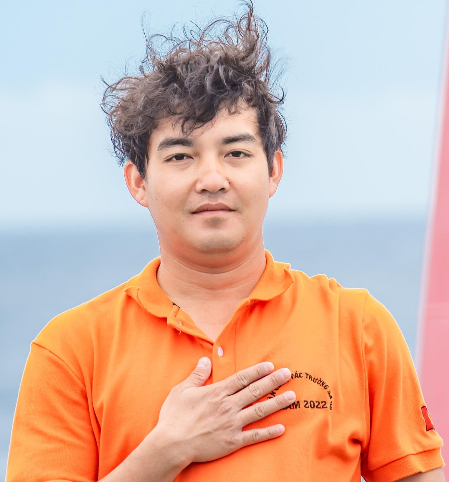 Hành trình 1.000 ngày mang lá cờ Tổ quốc vòng quanh thế giới trở lại Trường Sa - 3