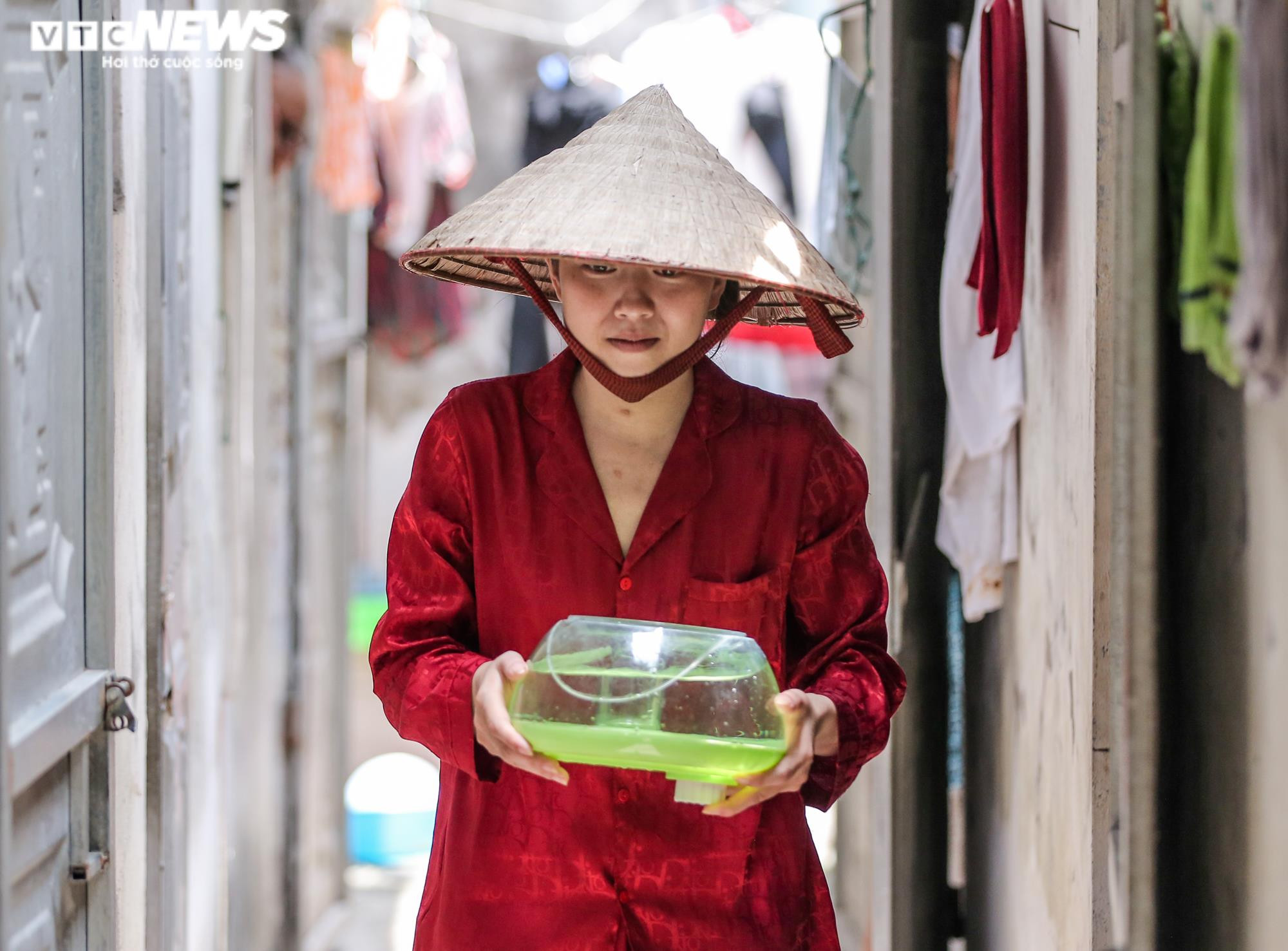 Xóm chạy thận oằn mình chống chọi nắng nóng đỉnh điểm, có điều hòa không dám bật - 9