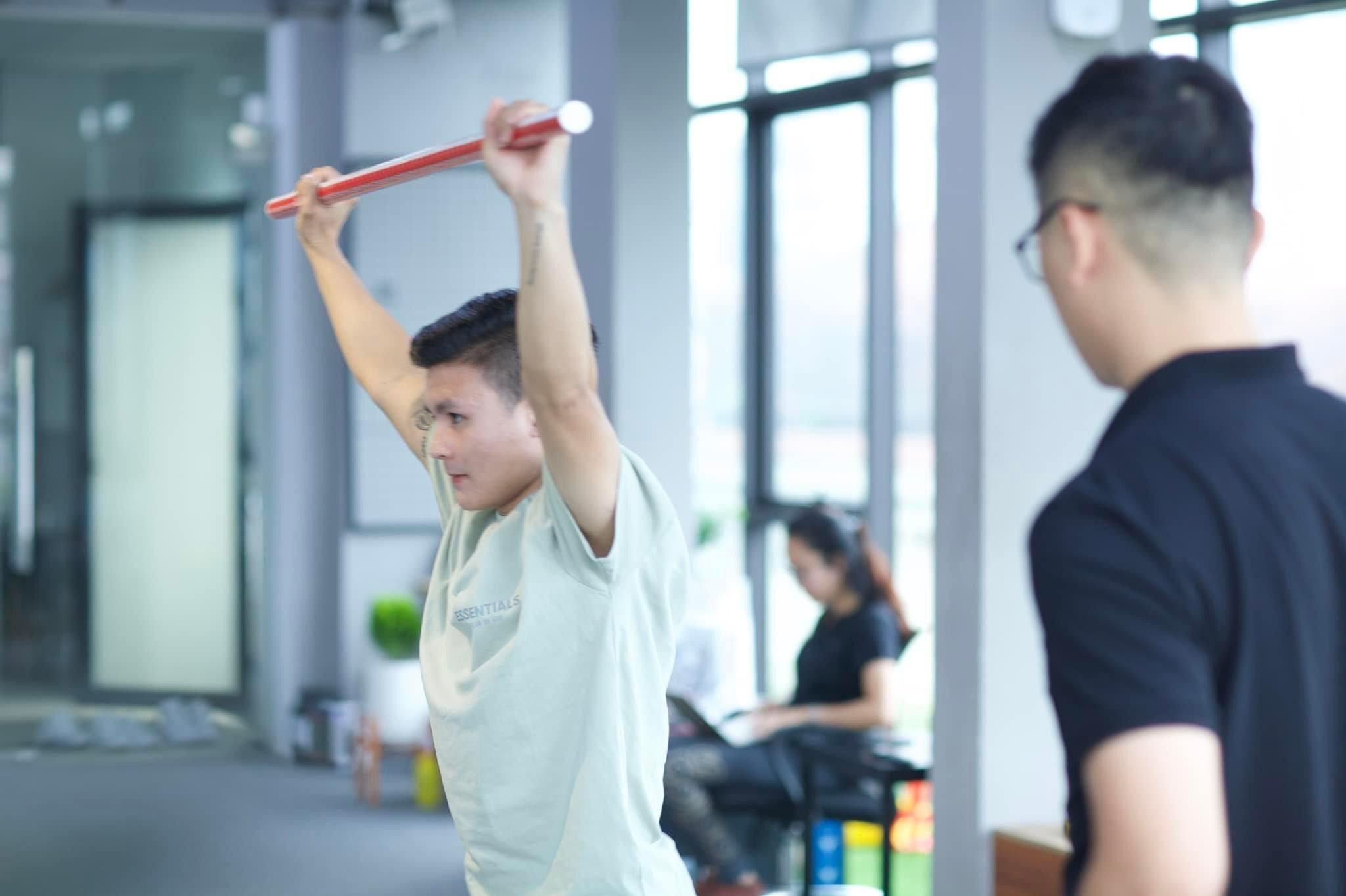 Giải Pháp toàn cầu thủ cao lớn, Quang Hải đối phó thế nào? - 3