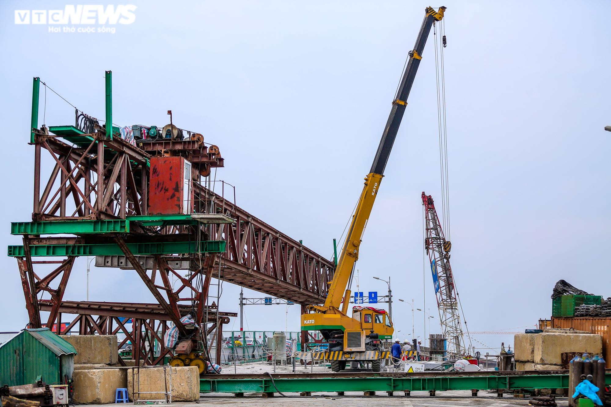 Ảnh: Hình hài cầu Vĩnh Tuy 2 sau gần hai năm xây dựng - 10