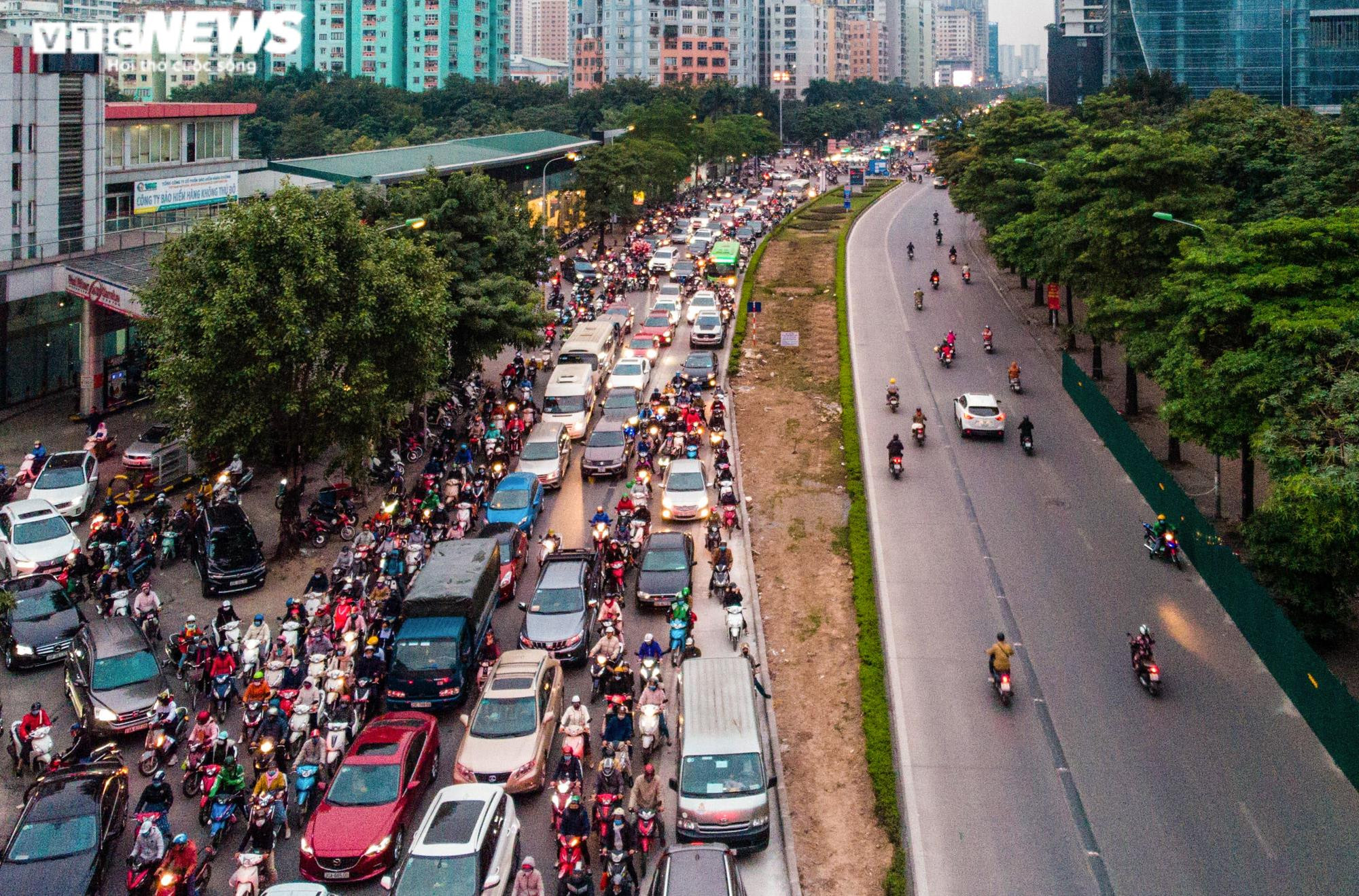 'Băm nát' quy hoạch ở Hà Nội: Dân than trời vì cảnh tắc đường, bụi mịt mù - 12