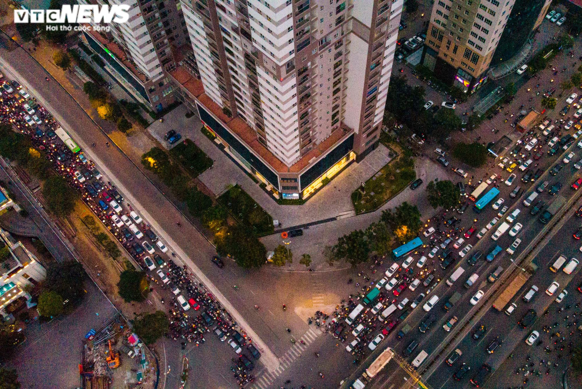 'Băm nát' quy hoạch ở Hà Nội: Dân than trời vì cảnh tắc đường, bụi mịt mù - 11