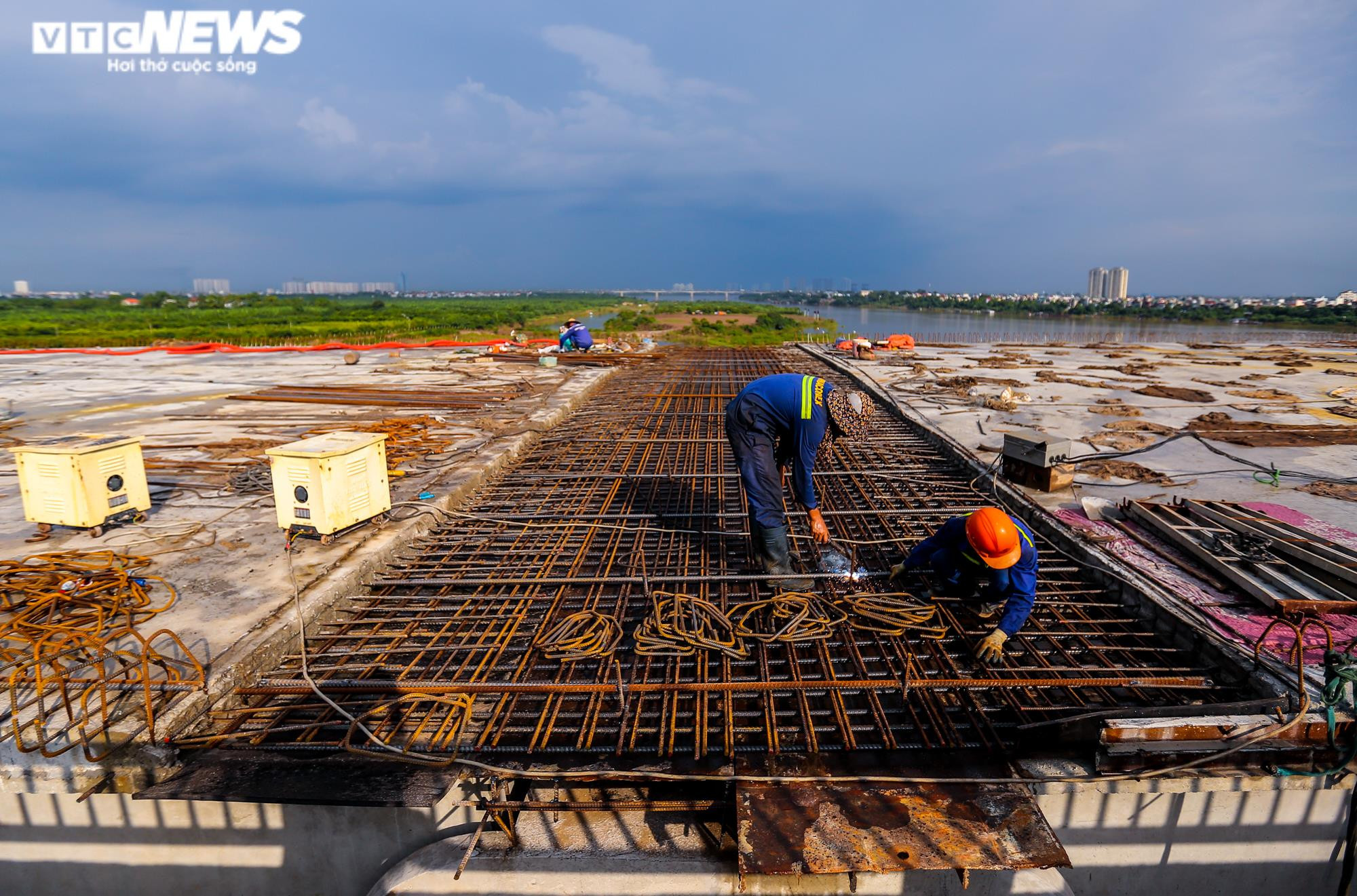 Ảnh: Hình hài cầu Vĩnh Tuy 2 sau gần hai năm xây dựng - 8