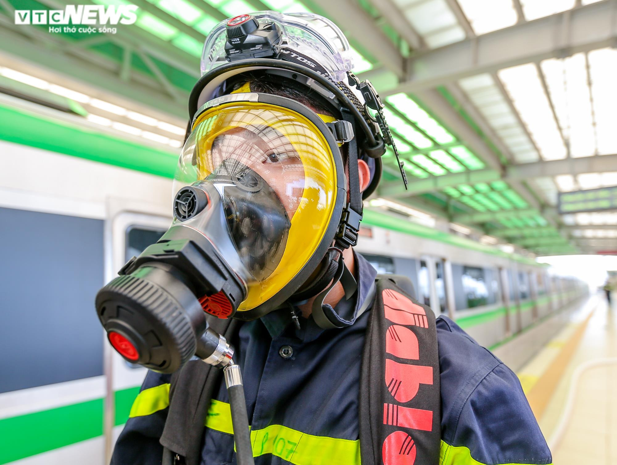 Ảnh: Diễn tập tình huống hành khách bị ngừng thở trên tàu Cát Linh-Hà Đông - 10