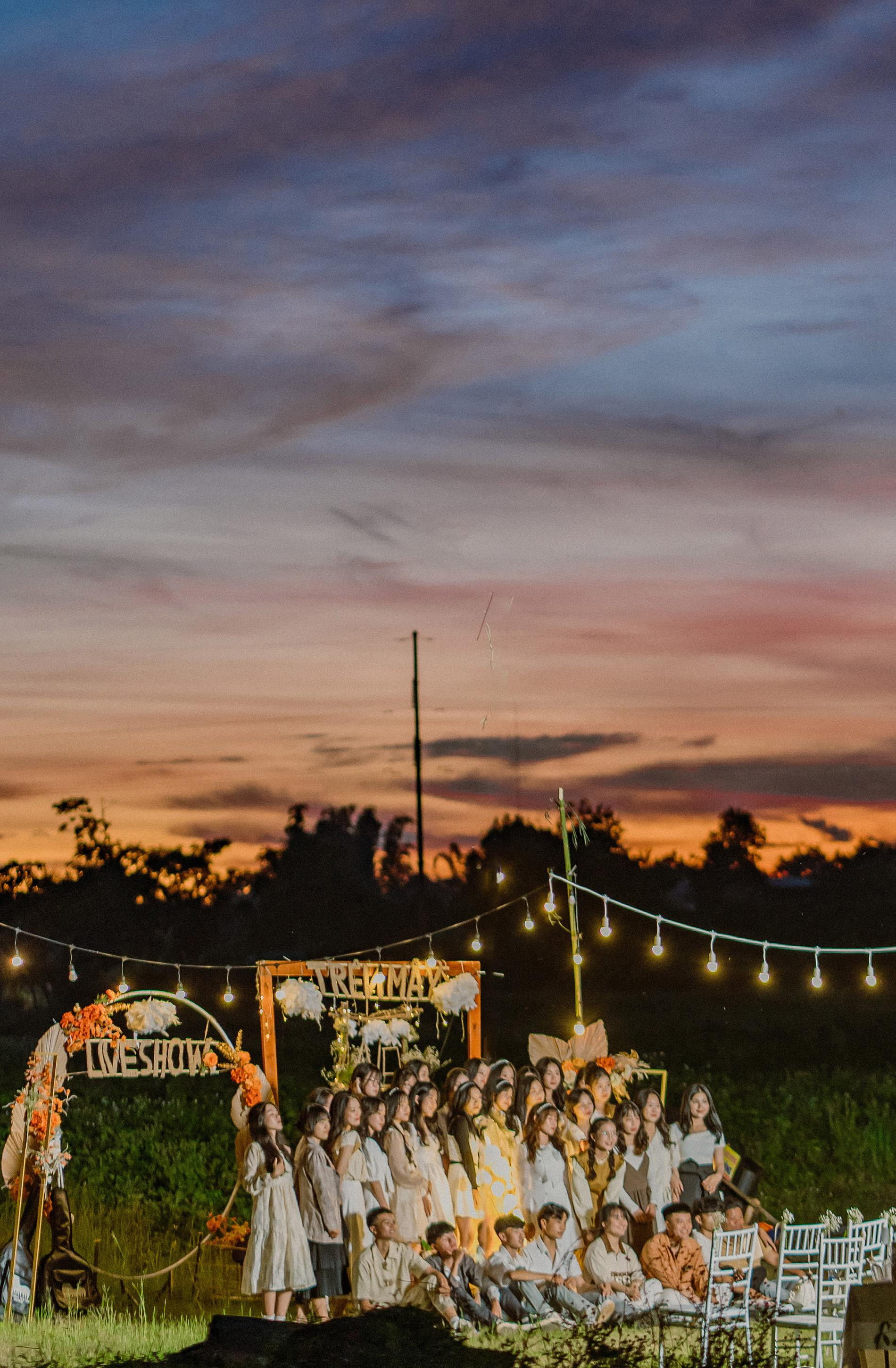 Học sinh Gia Lai thực hiện bộ ảnh kỷ yếu trong liveshow ca nhạc - 10