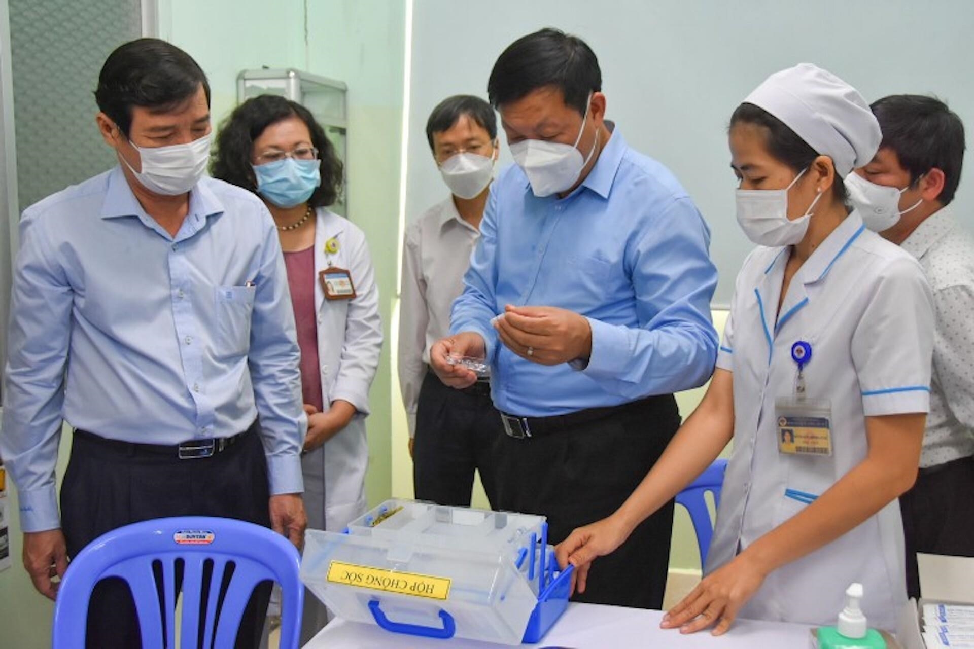Đất nước mở cửa, ngành Y tế vẫn tiếp tục gỡ khó - 2