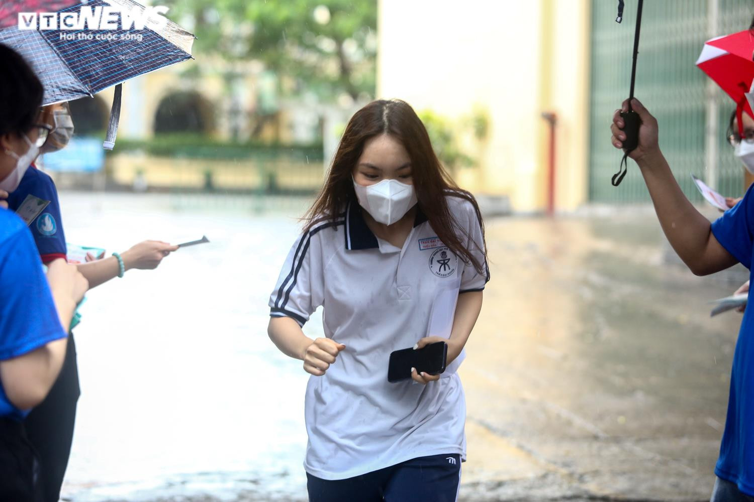 Hơn 1 triệu thí sinh cả nước làm thủ tục dự thi tốt nghiệp THPT 2022 - 24