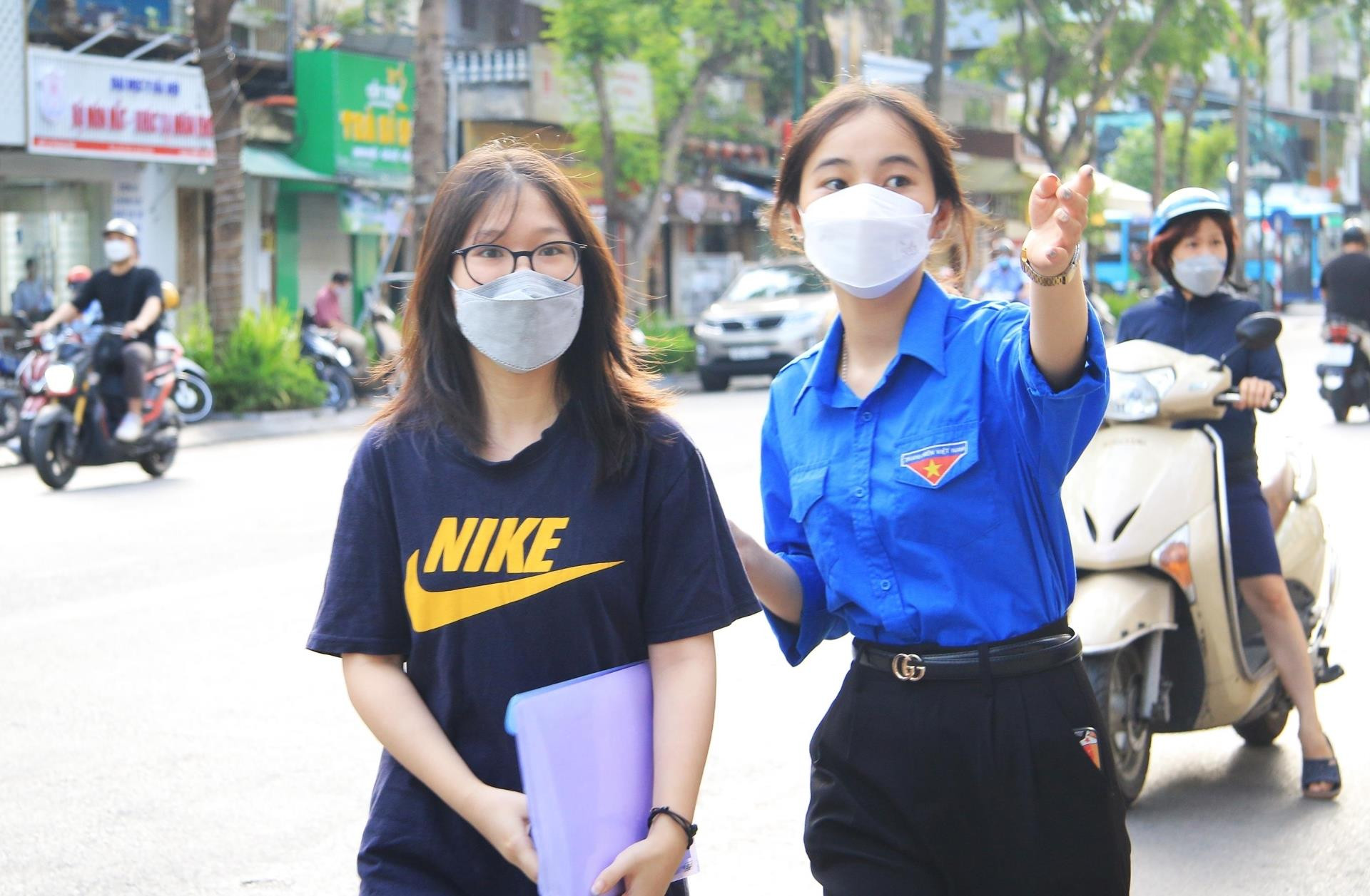 Những khoảnh khắc ấn tượng khép lại kỳ thi tốt nghiệp THPT 2022 - 18