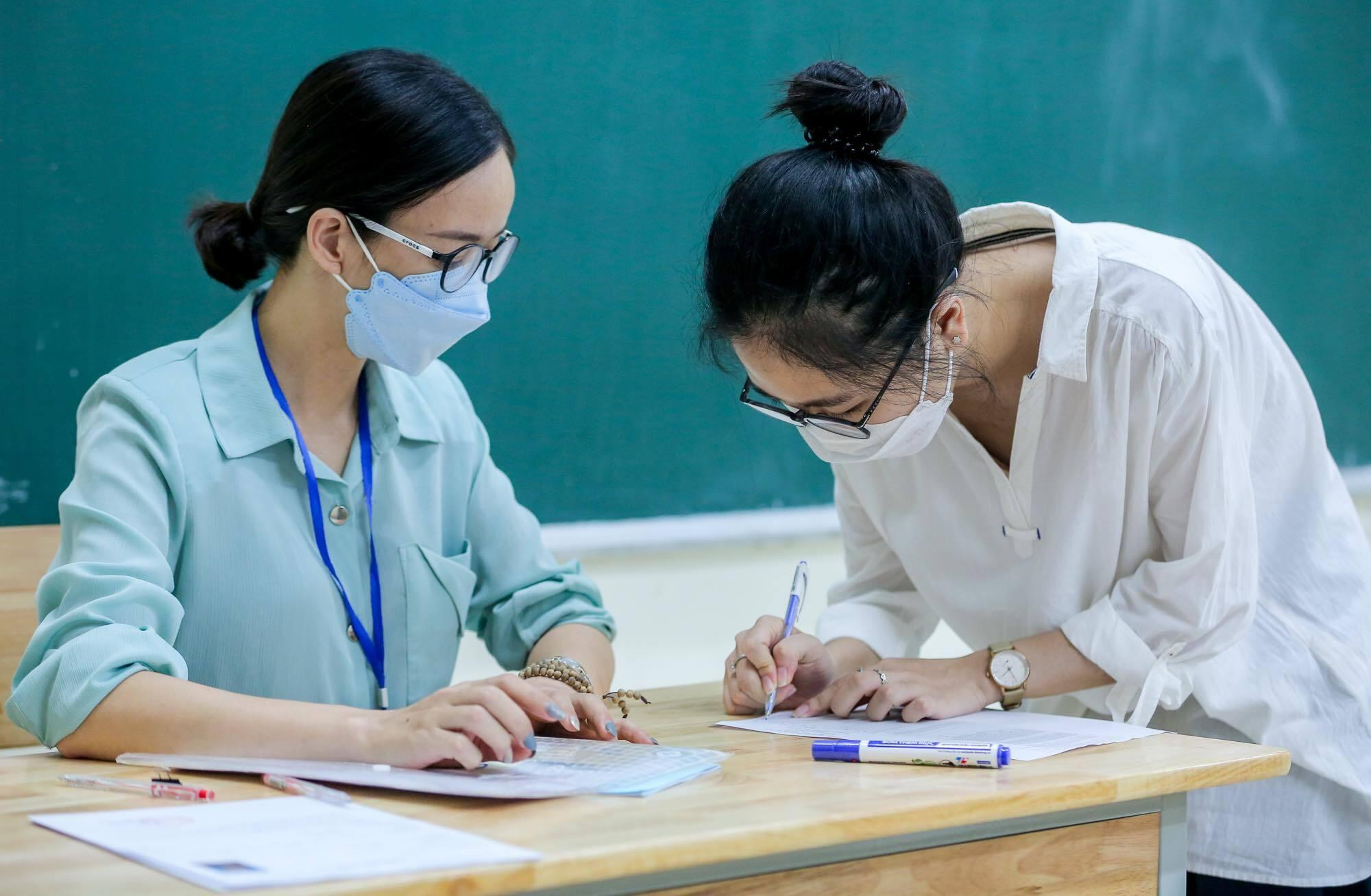 Những khoảnh khắc ấn tượng khép lại kỳ thi tốt nghiệp THPT 2022 - 3