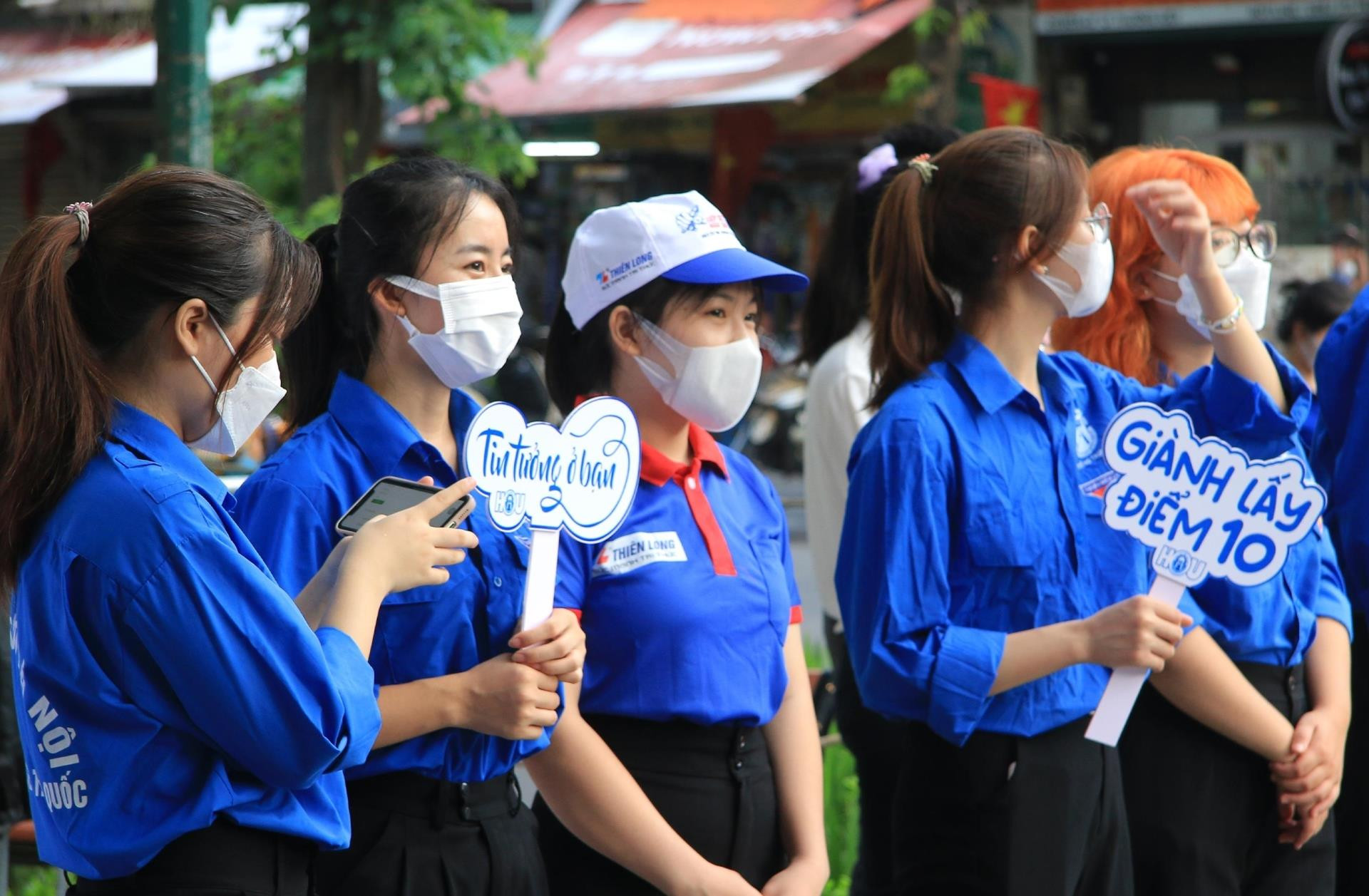 Những khoảnh khắc ấn tượng khép lại kỳ thi tốt nghiệp THPT 2022 - 17