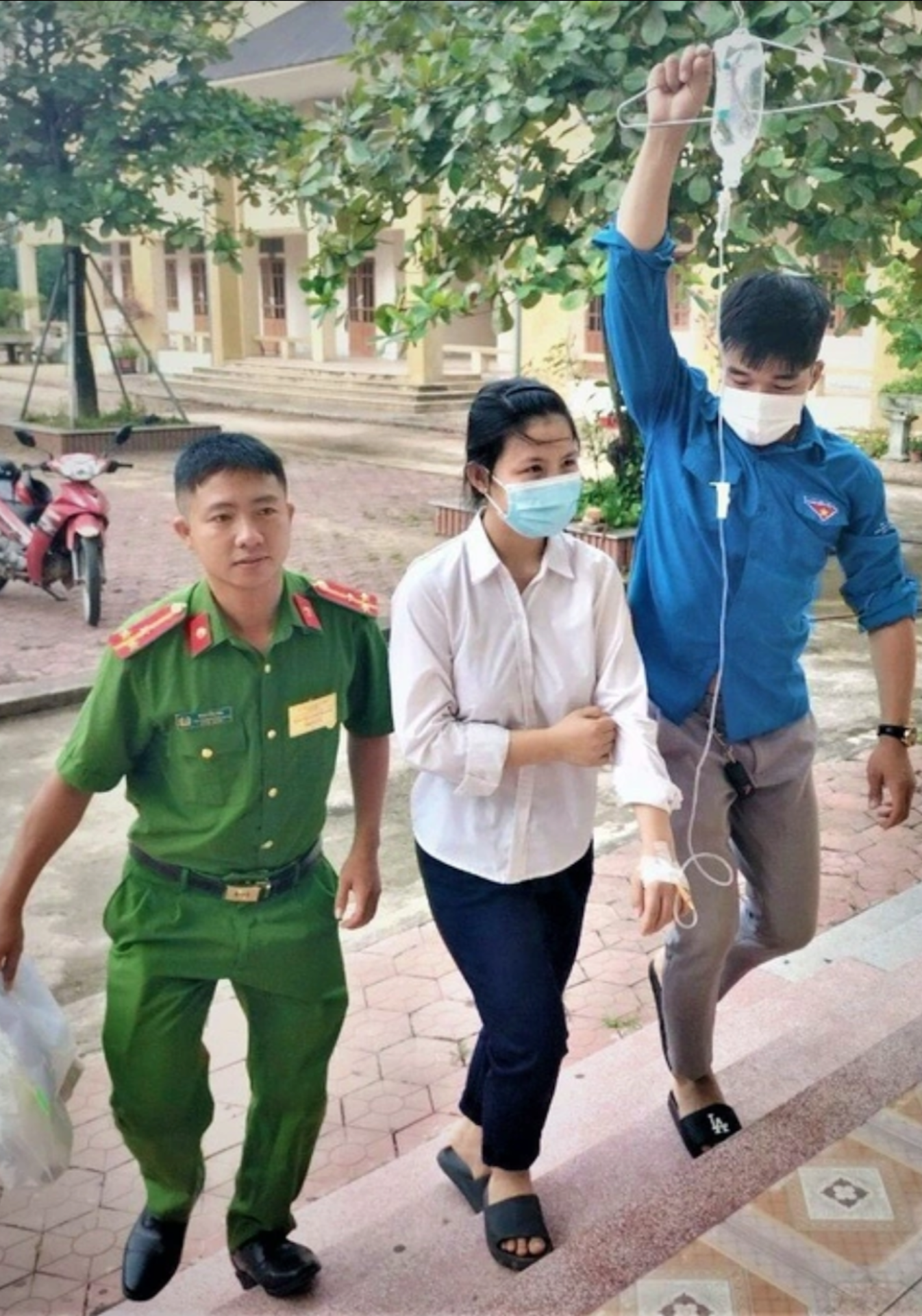 Những khoảnh khắc ấn tượng khép lại kỳ thi tốt nghiệp THPT 2022 - 9