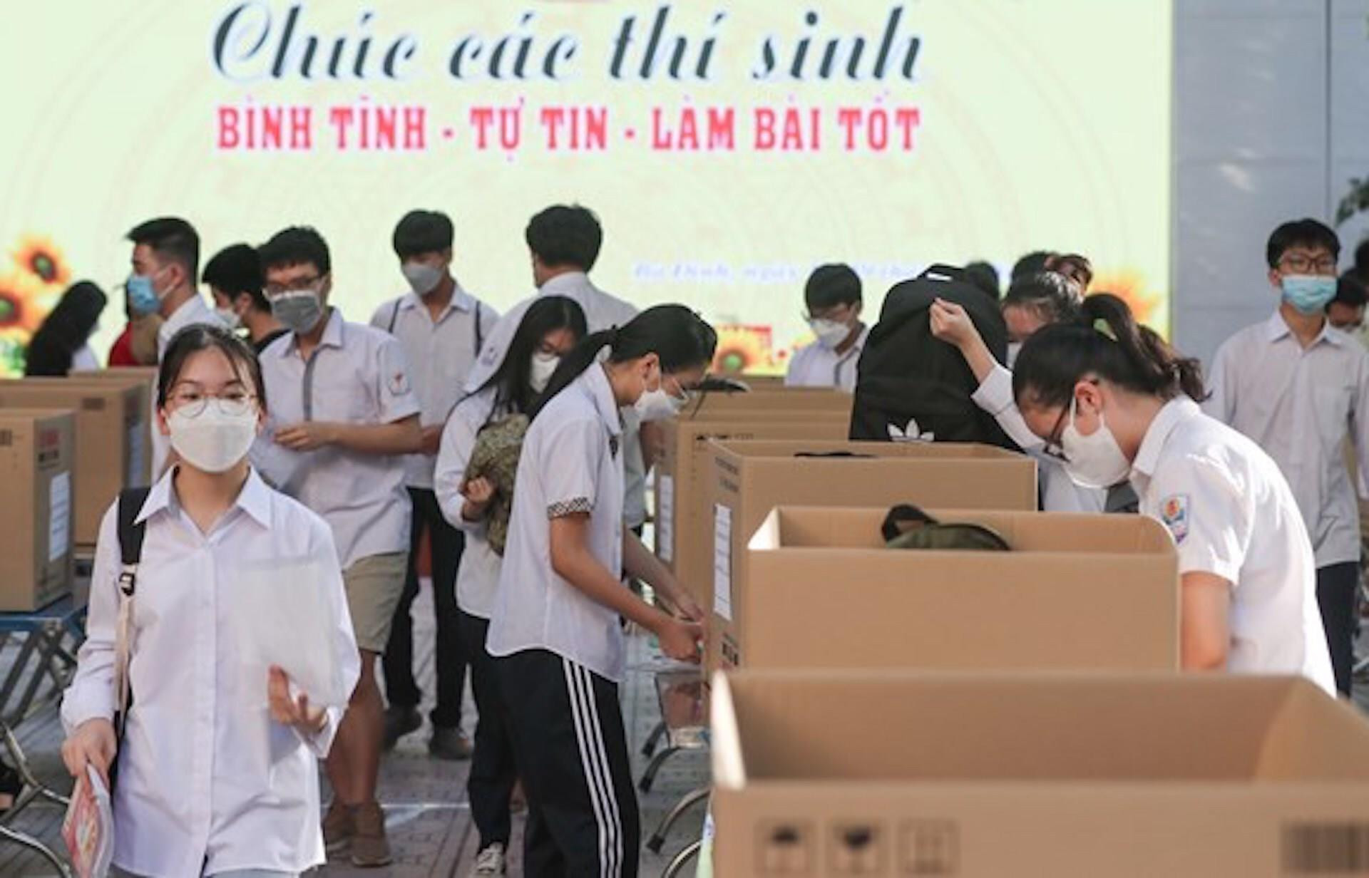 Những khoảnh khắc ấn tượng khép lại kỳ thi tốt nghiệp THPT 2022 - 7