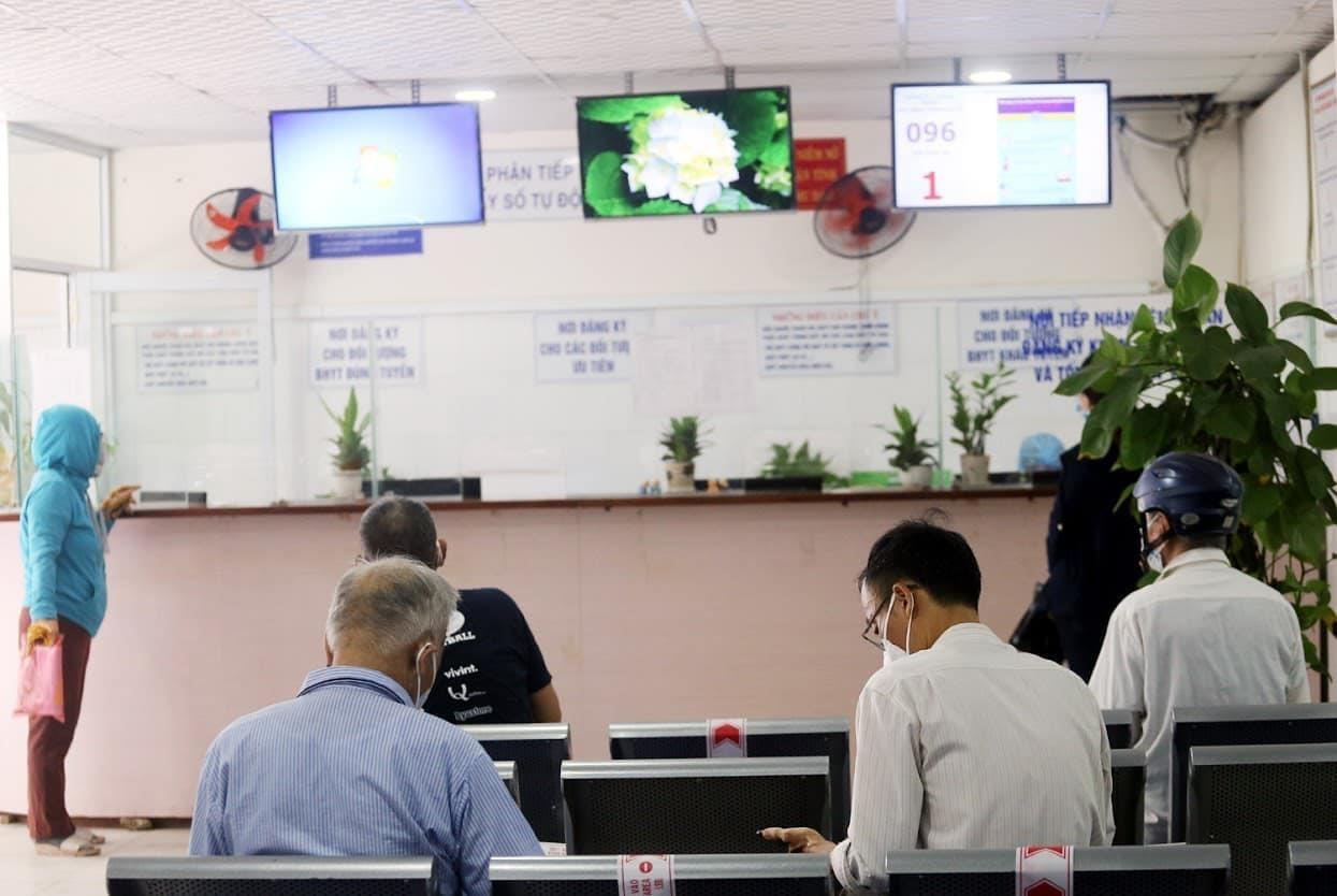 Nhiều nhân viên y tế ở bệnh viện công nghỉ việc, ai sẽ thiệt thòi nhất? - 3