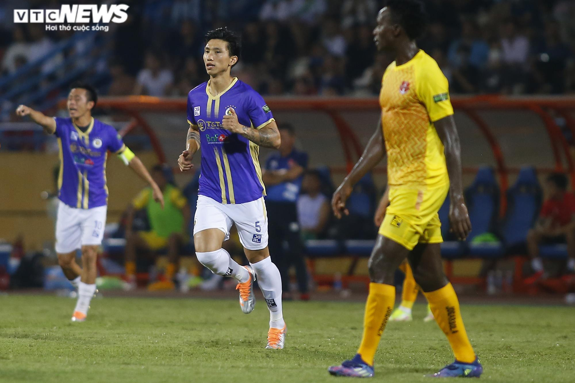 Đoàn Văn Hậu rạng ngời hạnh phúc trong ngày trở lại sân cỏ - 1