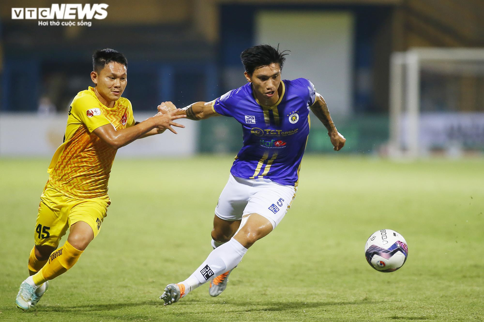 Đoàn Văn Hậu rạng ngời hạnh phúc trong ngày trở lại sân cỏ - 6