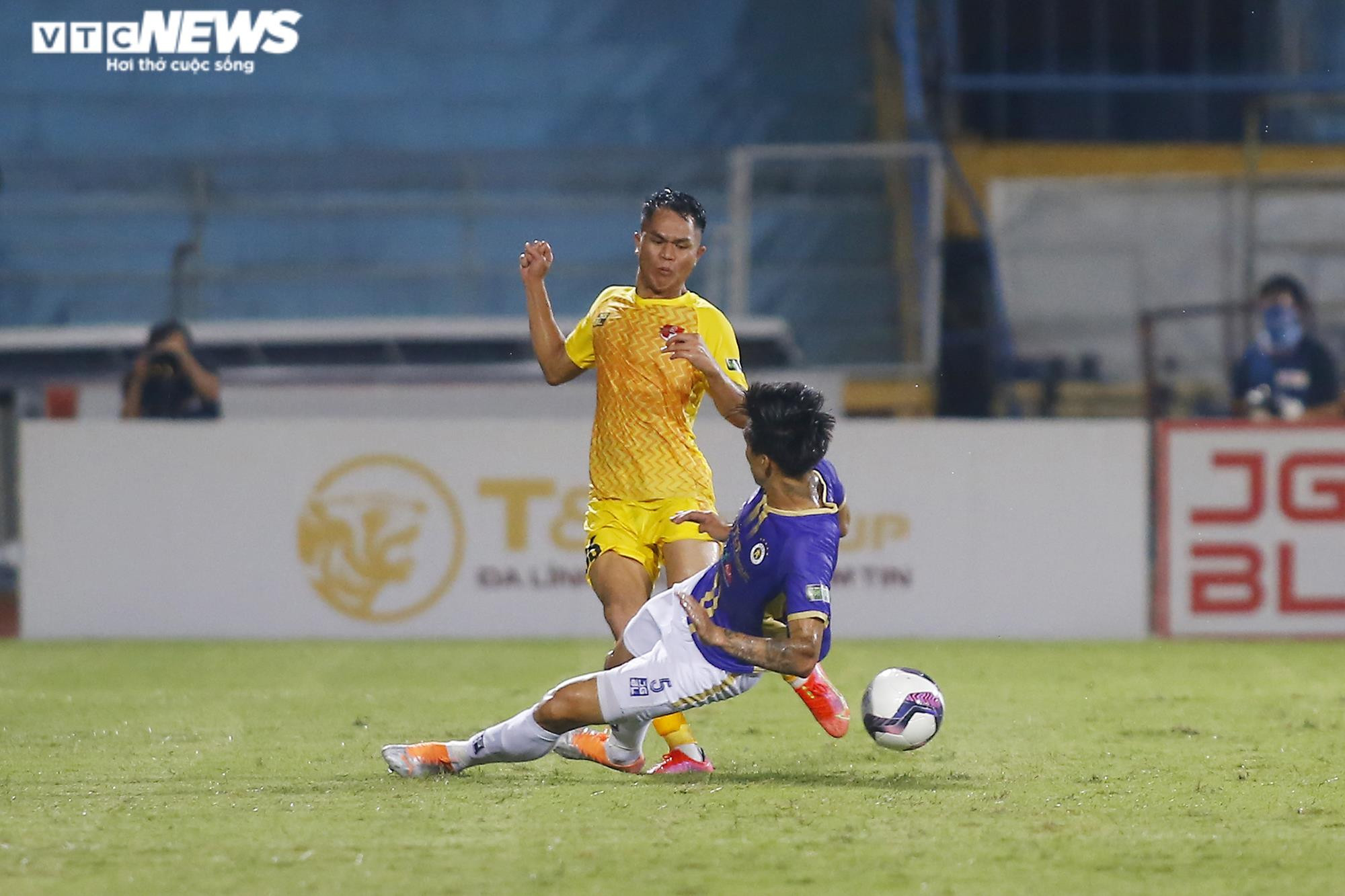 Đoàn Văn Hậu rạng ngời hạnh phúc trong ngày trở lại sân cỏ - 9