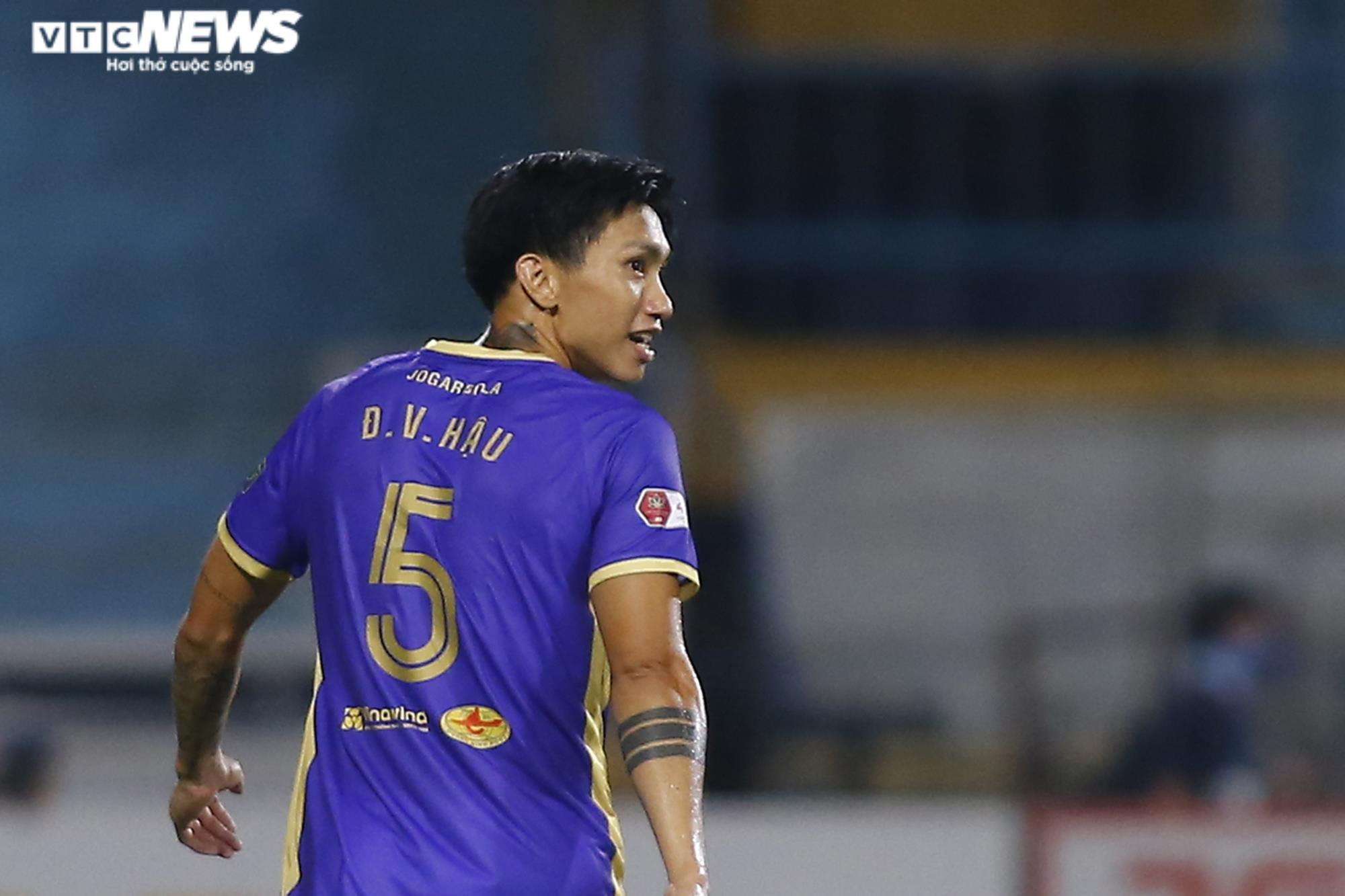 Đoàn Văn Hậu rạng ngời hạnh phúc trong ngày trở lại sân cỏ - 2