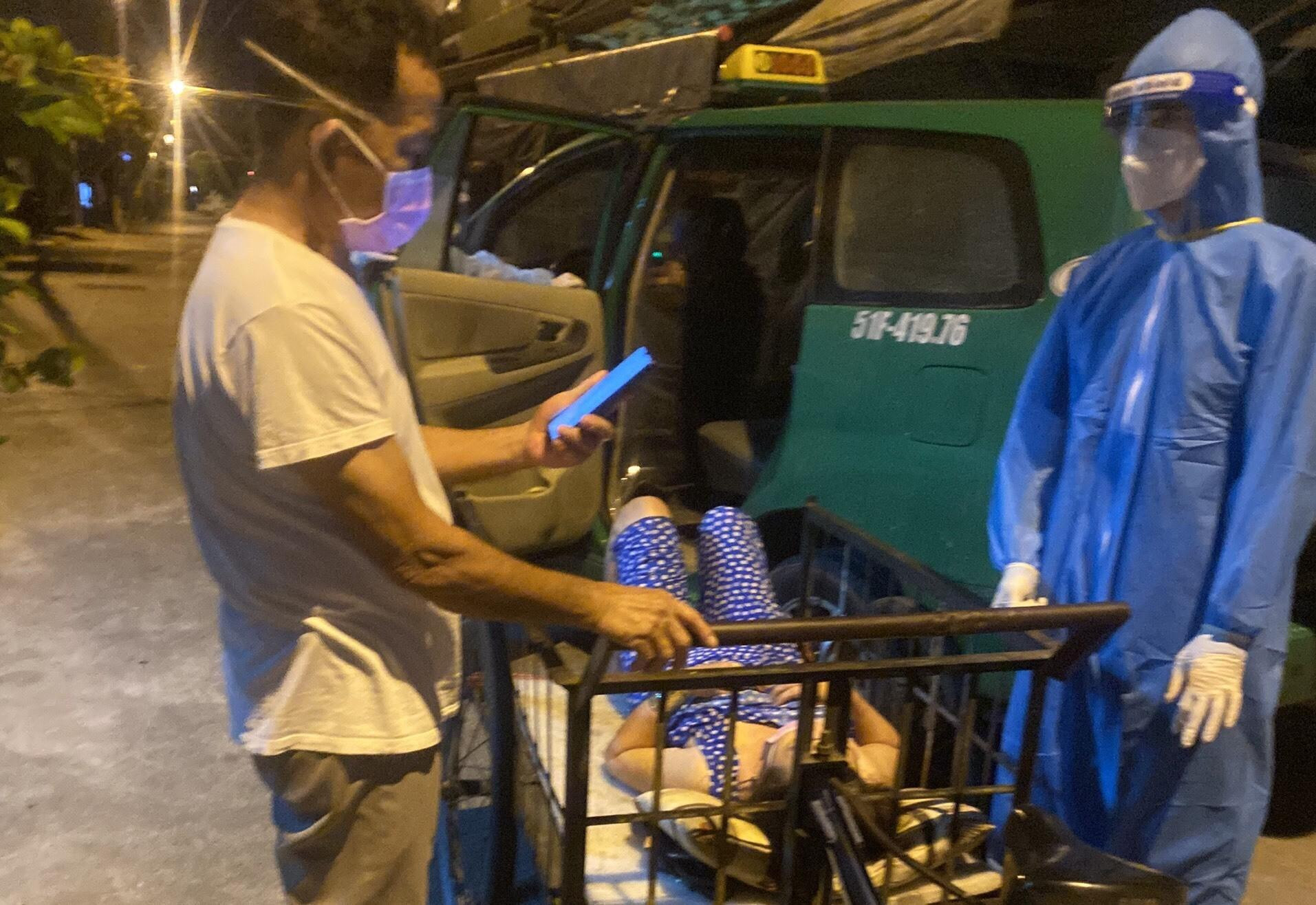 Giành giật sự sống cho bệnh nhân COVID-19 trên chuyến xe tình nguyện - 4