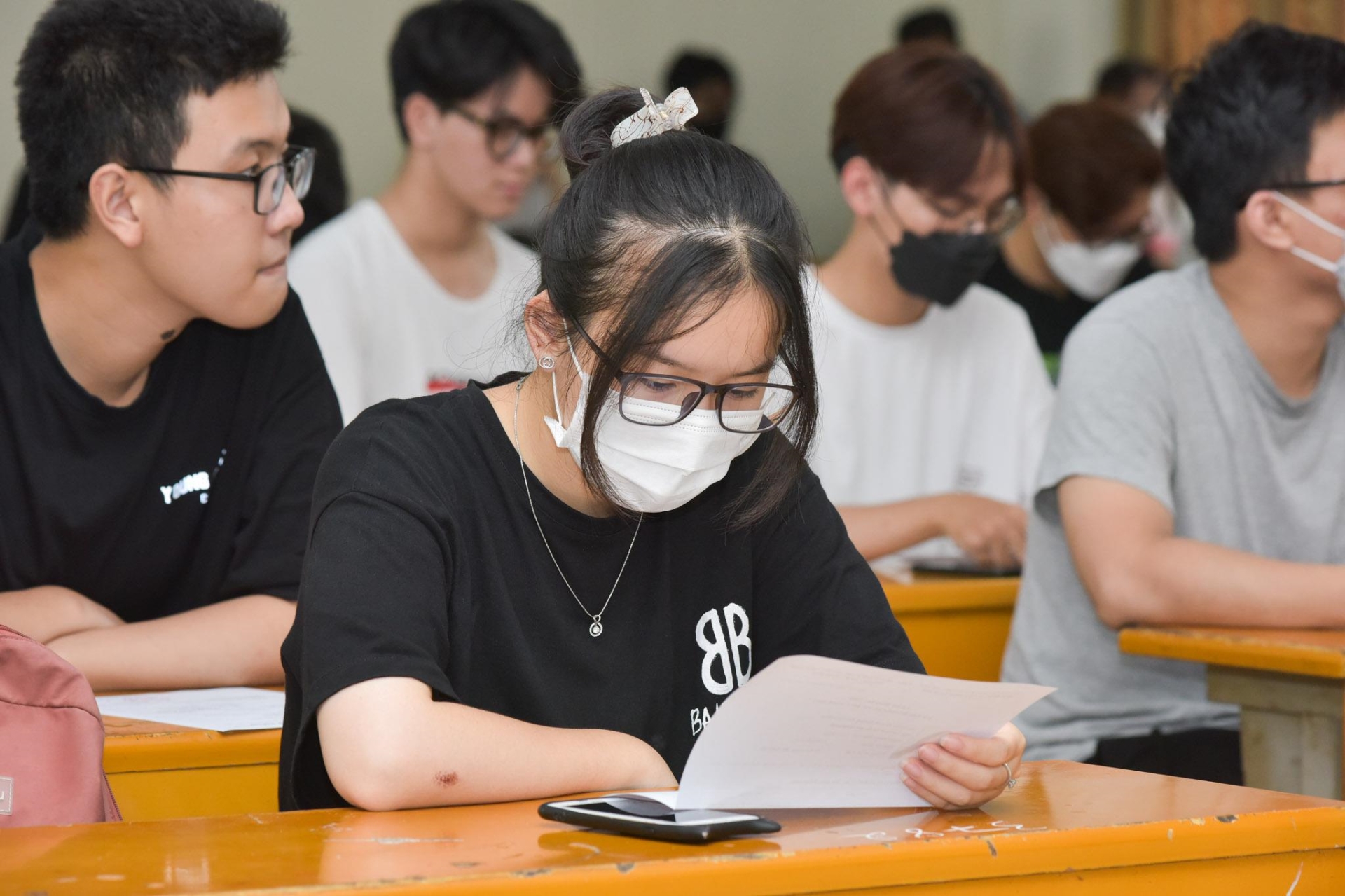 Thí sinh đội mưa tầm tã tham gia thi đánh giá tư duy Đại học Bách khoa Hà Nội - 9