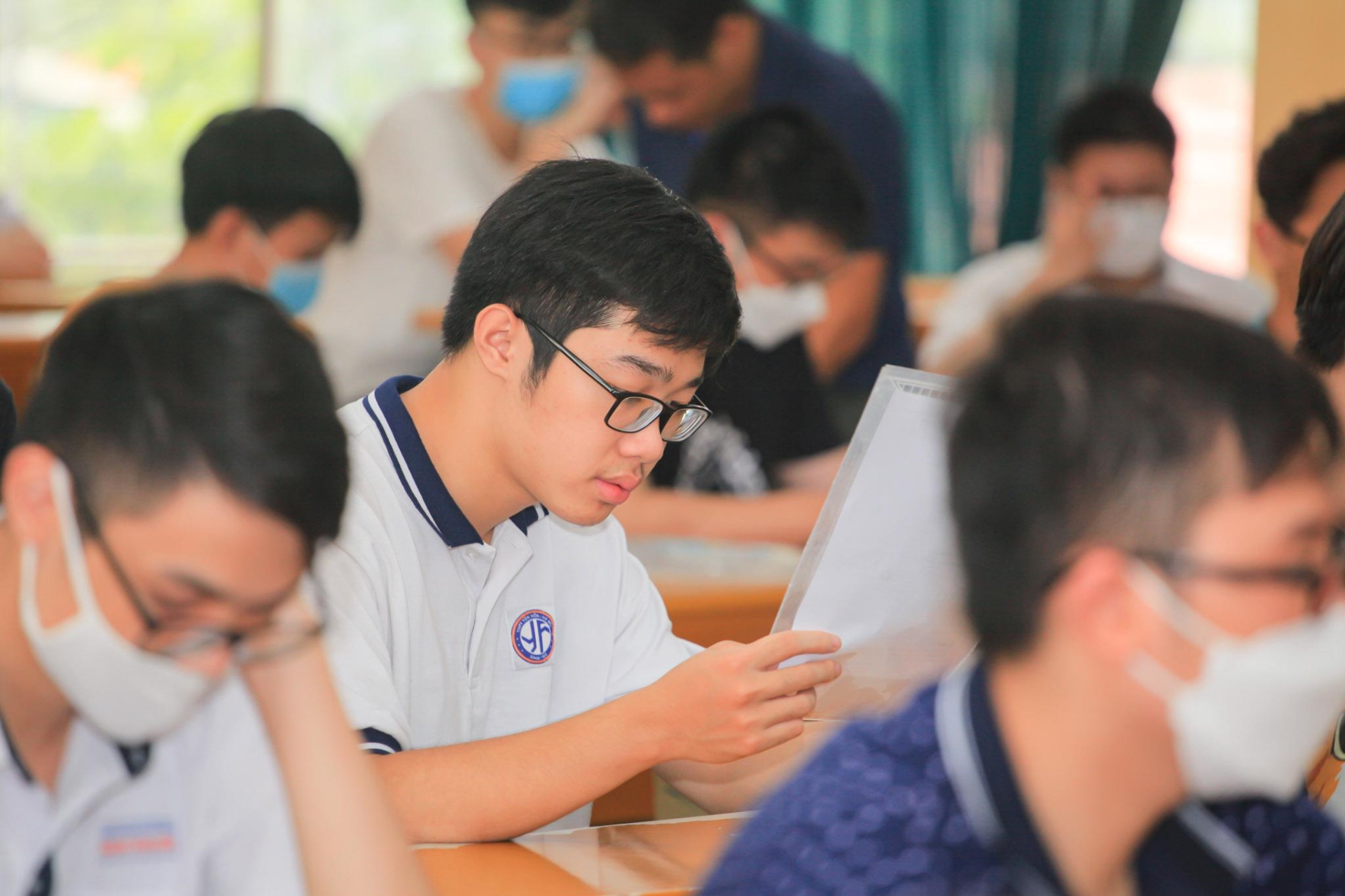 Thí sinh đội mưa tầm tã tham gia thi đánh giá tư duy Đại học Bách khoa Hà Nội - 10
