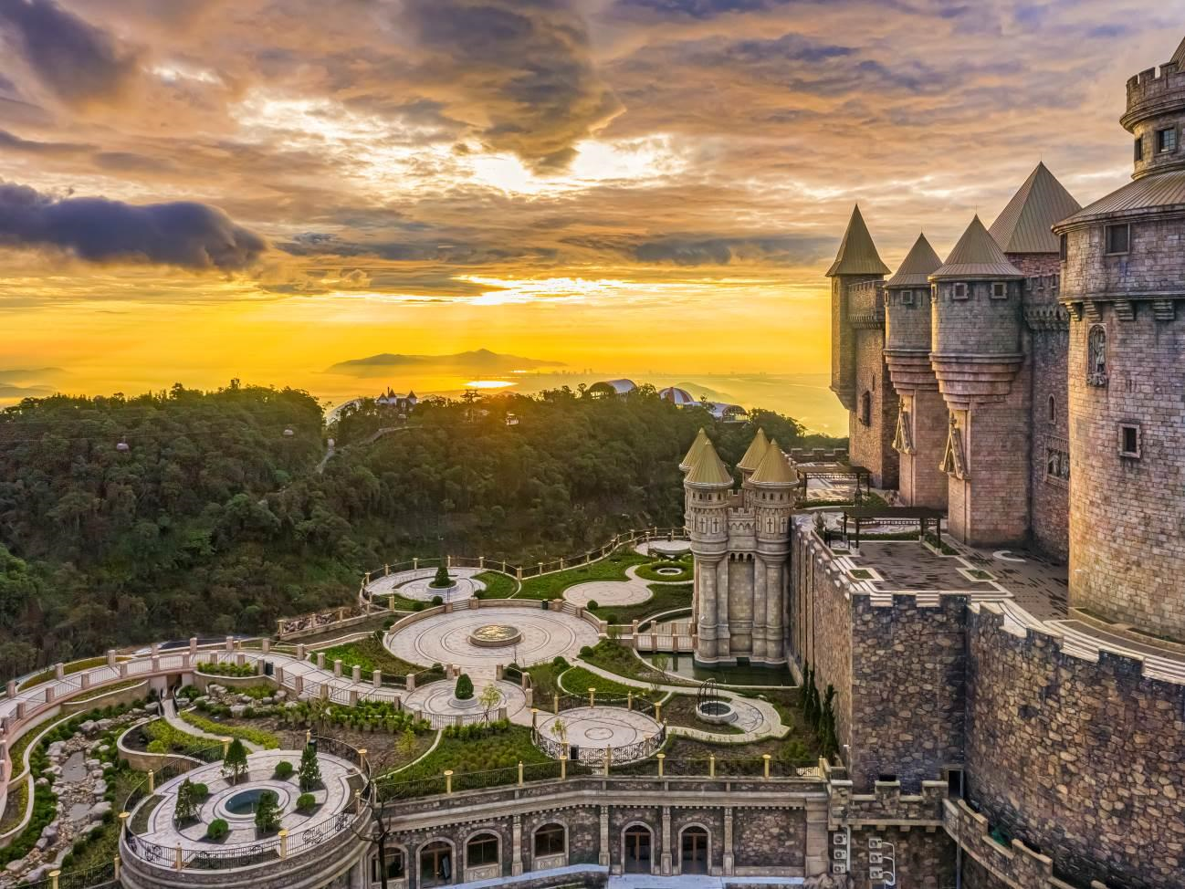 Khám phá những bí mật tại Lâu đài Mặt trăng trên đỉnh Bà Nà Hills - 2